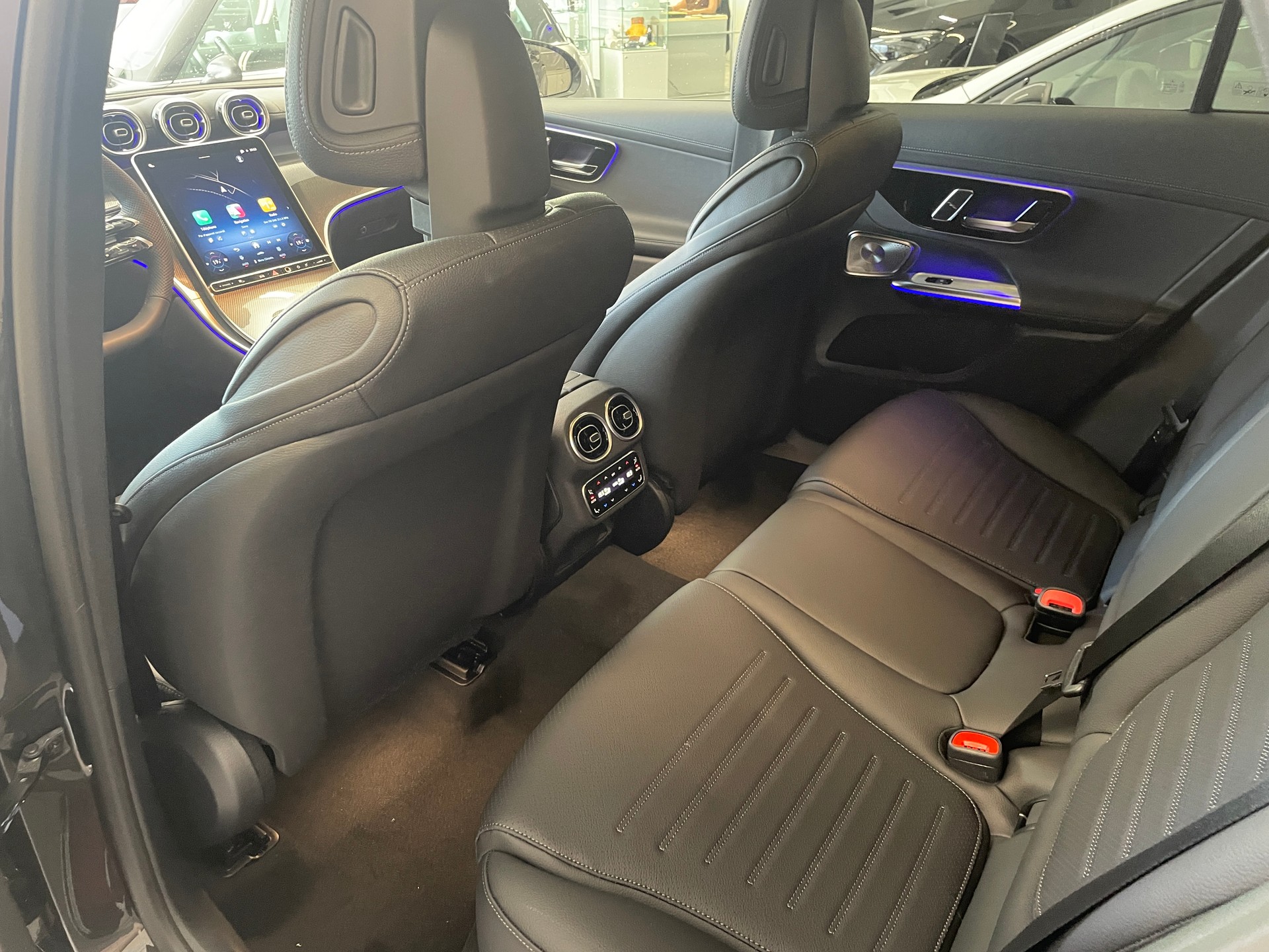 MERCEDES-BENZ GLC 300 4Matic 9G-Tronic AMG Line-image-11