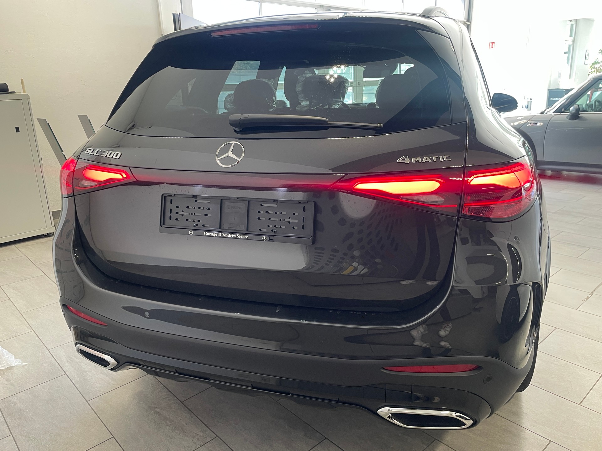 MERCEDES-BENZ GLC 300 4Matic 9G-Tronic AMG Line-image-5