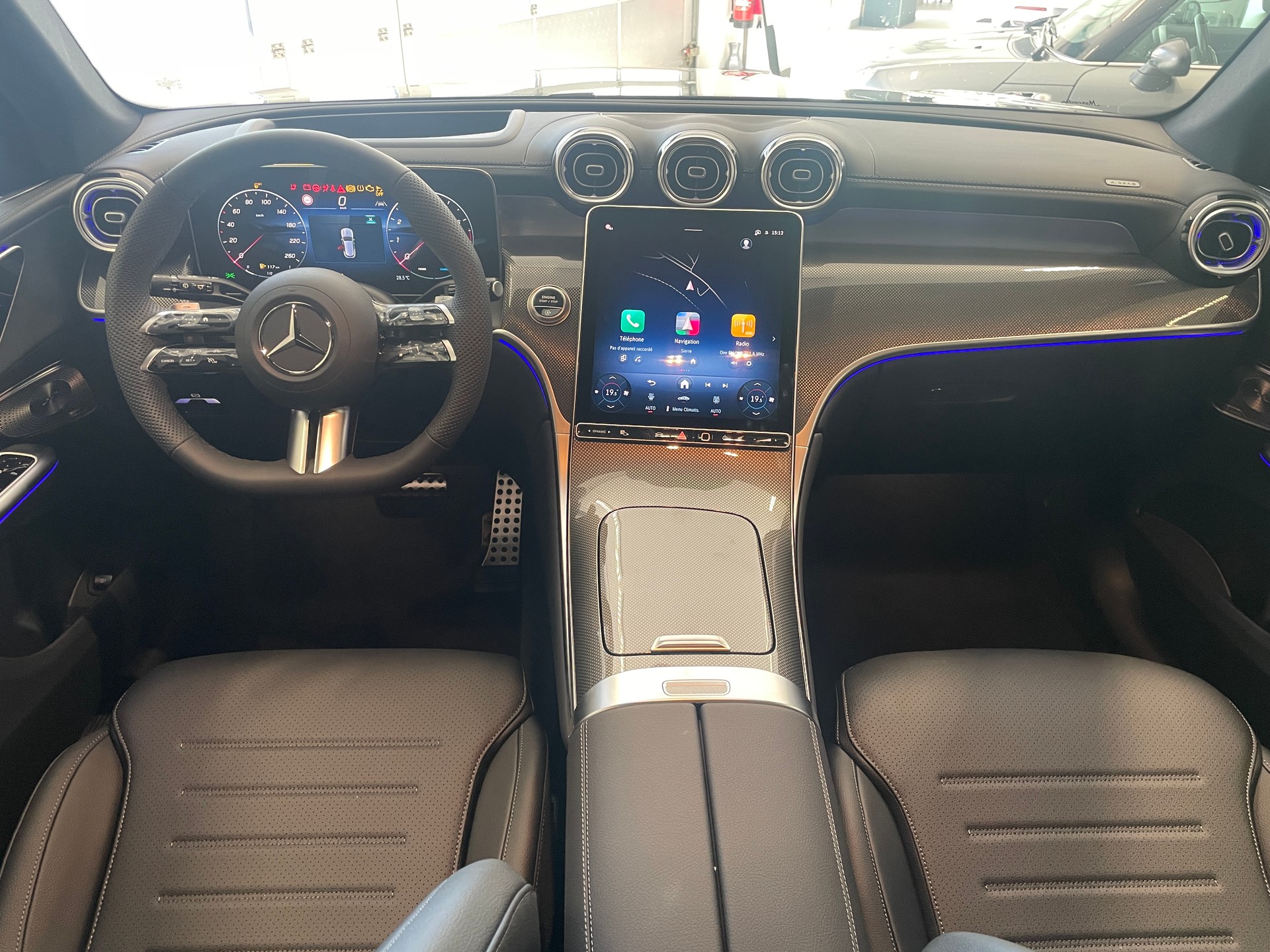 MERCEDES-BENZ GLC 300 4Matic 9G-Tronic AMG Line-image-12