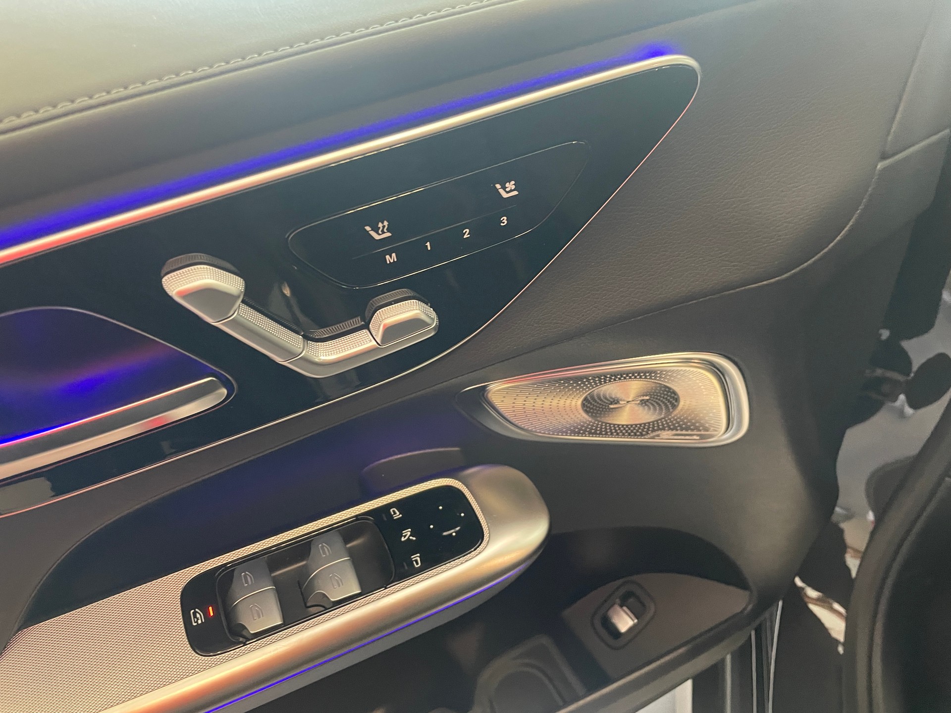 MERCEDES-BENZ GLC 300 4Matic 9G-Tronic AMG Line-image-13
