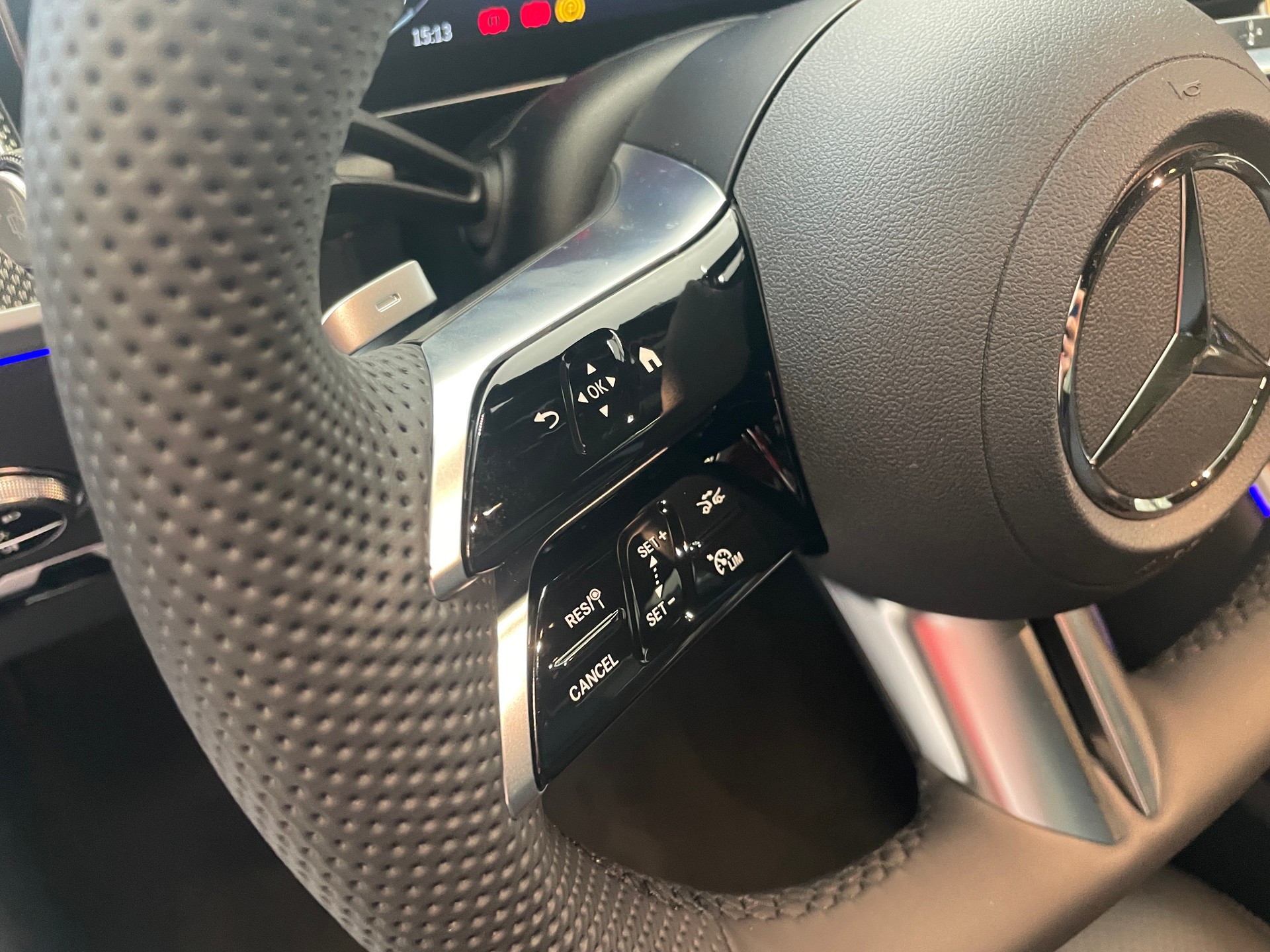 MERCEDES-BENZ GLC 300 4Matic 9G-Tronic AMG Line-image-15