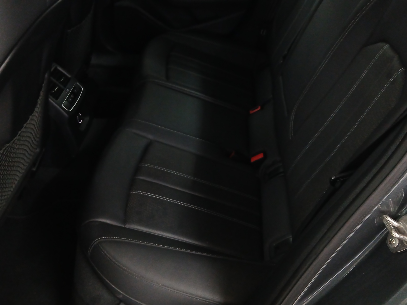 AUDI A4 Avant 40 TDI S line quattro S-tronic-image-11