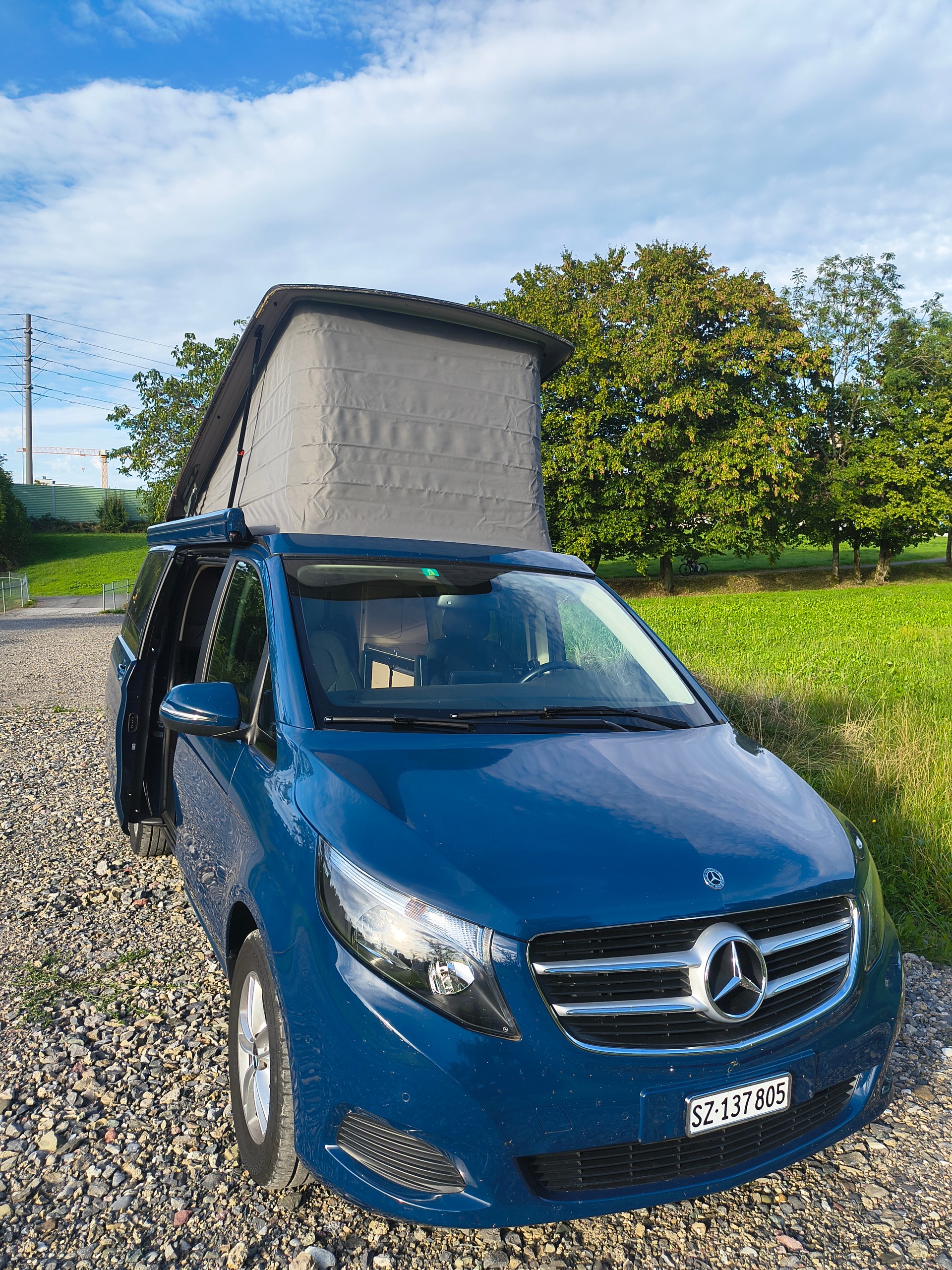 MERCEDES-BENZ 220 d-image-1