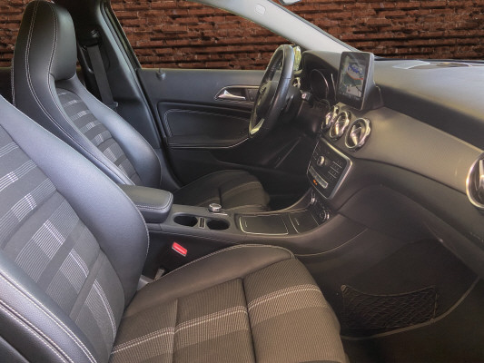 MERCEDES-BENZ GLA 200 Night Star-image-10