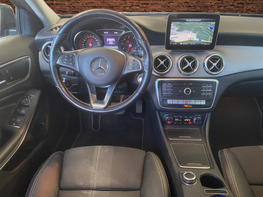 MERCEDES-BENZ GLA 200 Night Star-image-8
