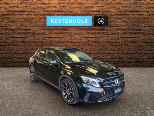 MERCEDES-BENZ GLA 200 Night Star-showroom-element-1