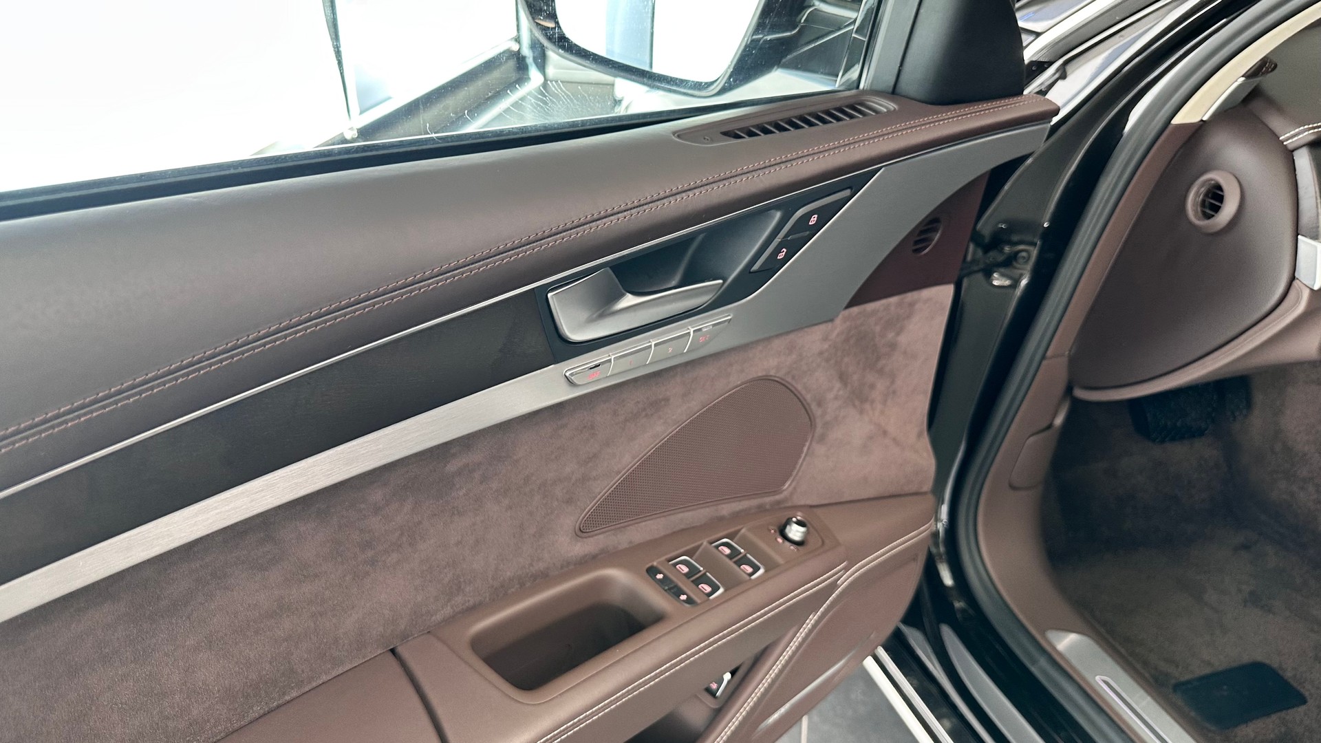 AUDI A8 3.0 V6 TDI quattro T-Tronic-image-17