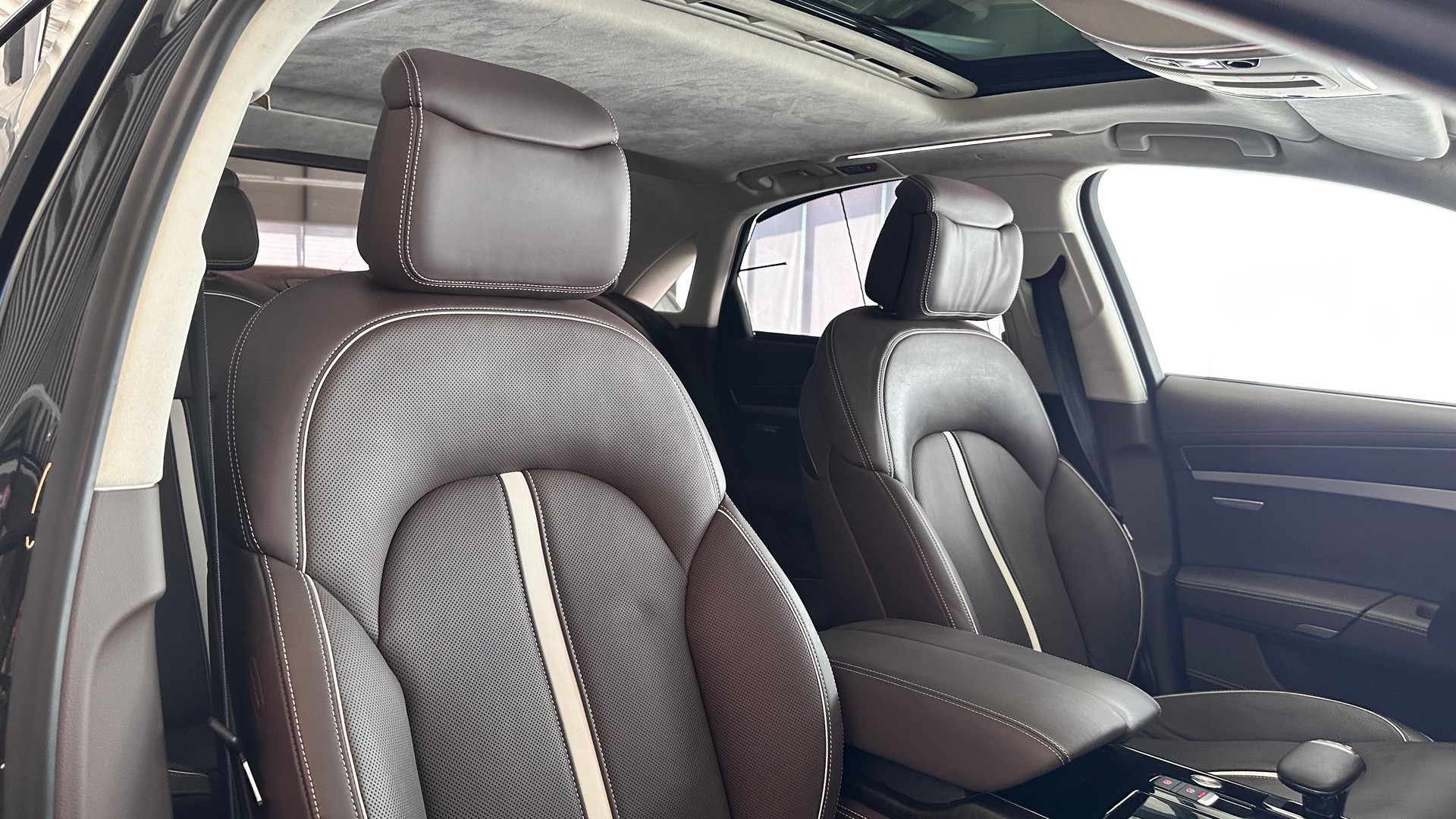 AUDI A8 3.0 V6 TDI quattro T-Tronic-image-1