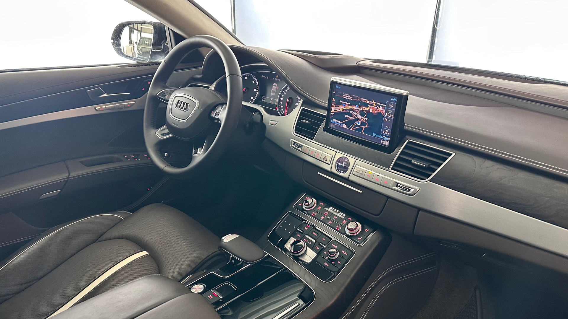 AUDI A8 3.0 V6 TDI quattro T-Tronic-image-2