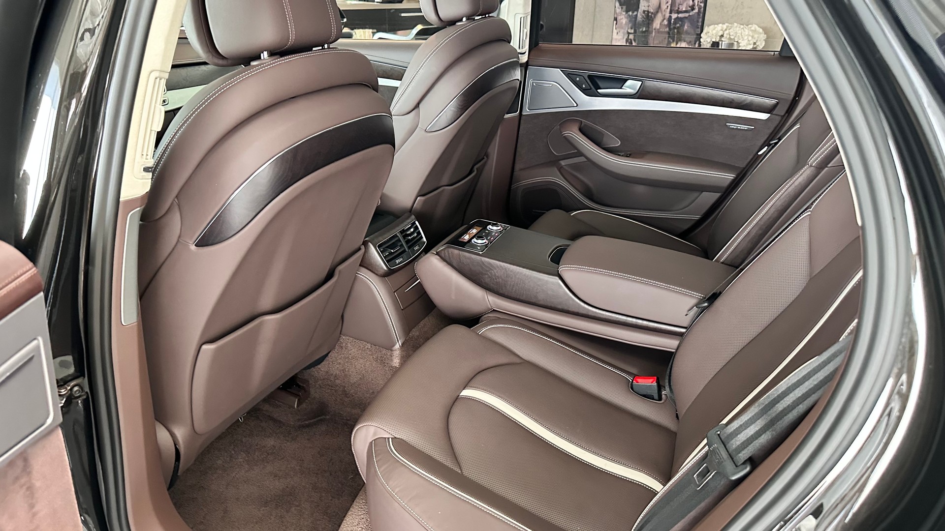 AUDI A8 3.0 V6 TDI quattro T-Tronic-image-18