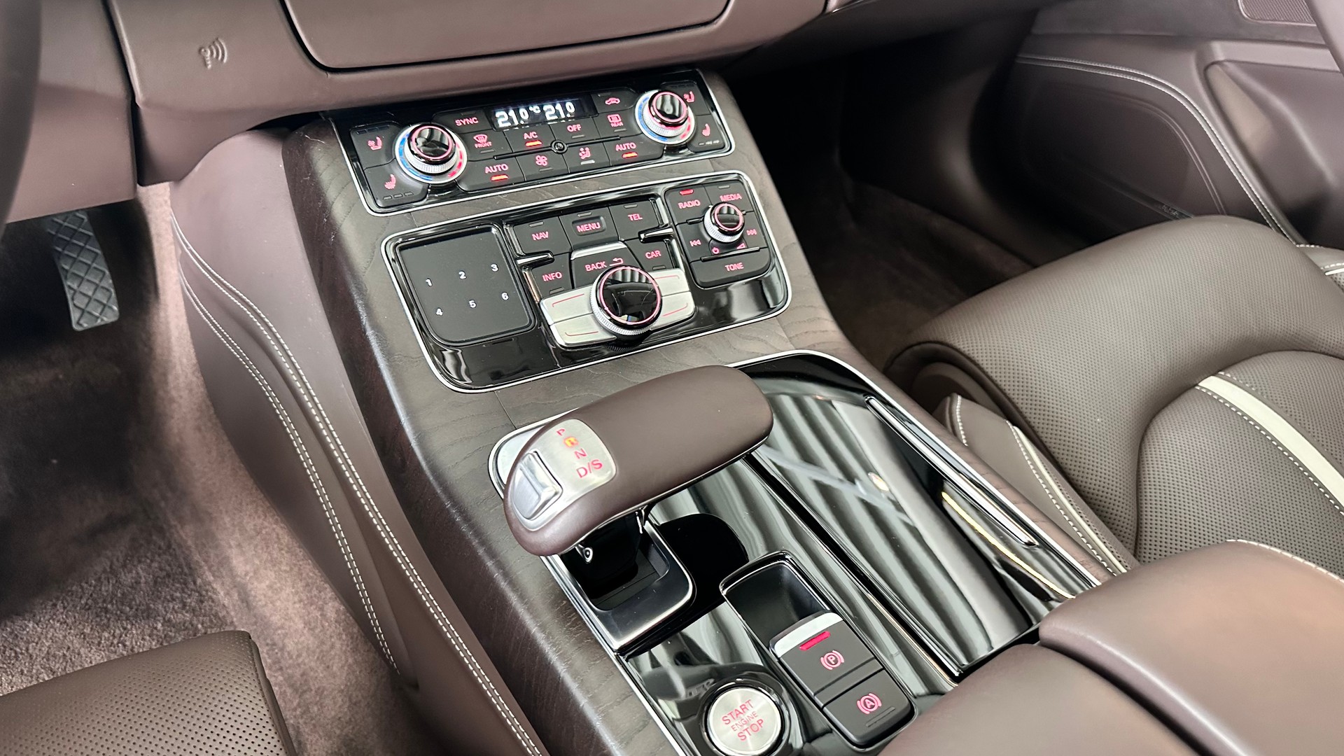 AUDI A8 3.0 V6 TDI quattro T-Tronic-image-13