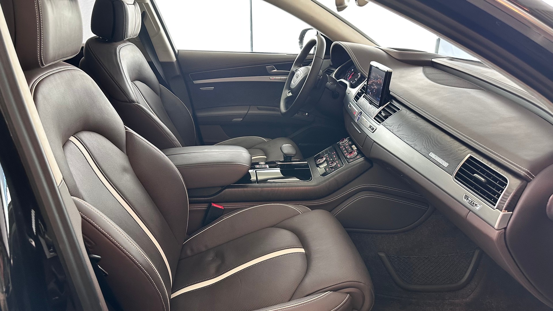 AUDI A8 3.0 V6 TDI quattro T-Tronic-image-3