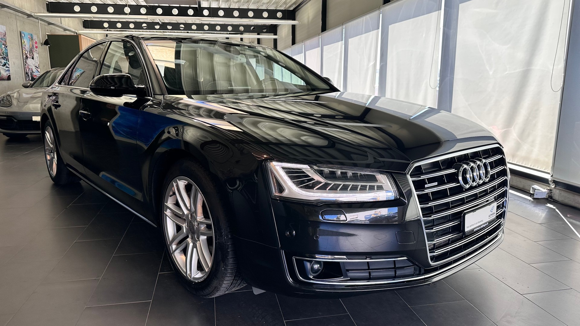 AUDI A8 3.0 V6 TDI quattro T-Tronic-image-24