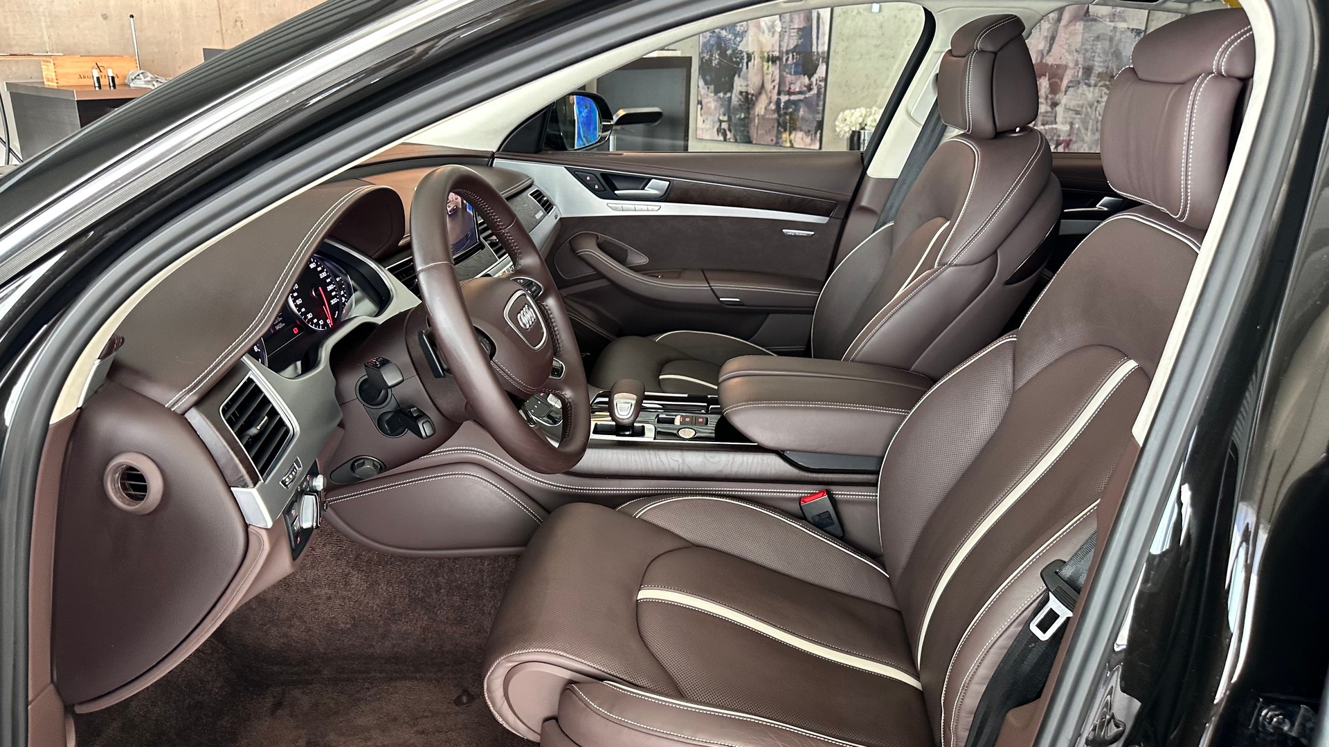 AUDI A8 3.0 V6 TDI quattro T-Tronic-image-16