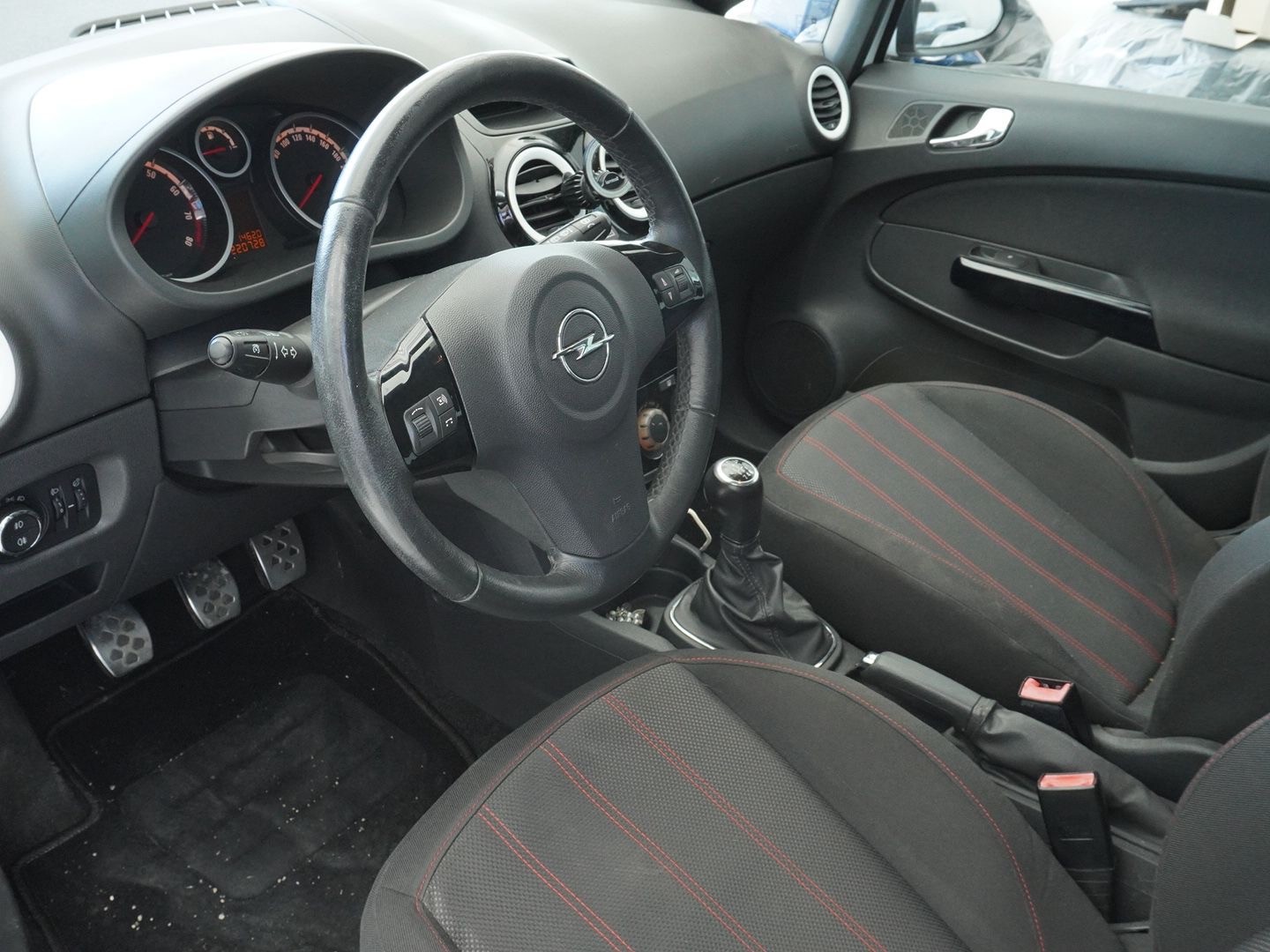 OPEL Corsa 1.6 Turbo GSi-image-2