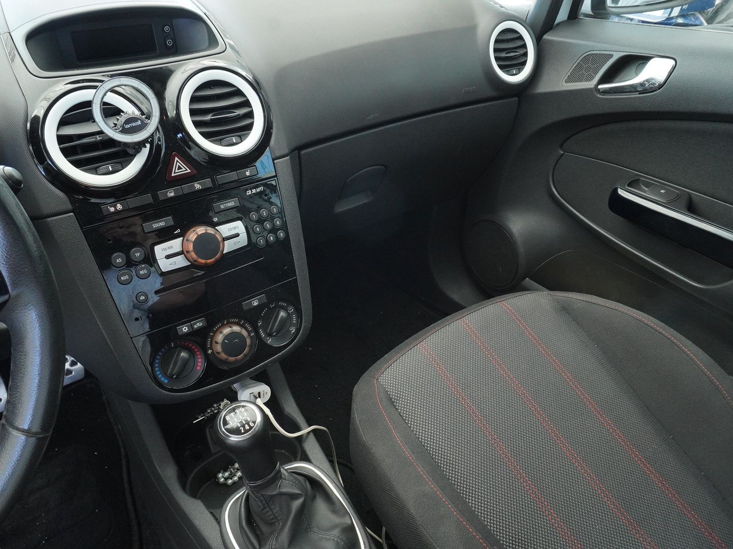 OPEL Corsa 1.6 Turbo GSi-image-3