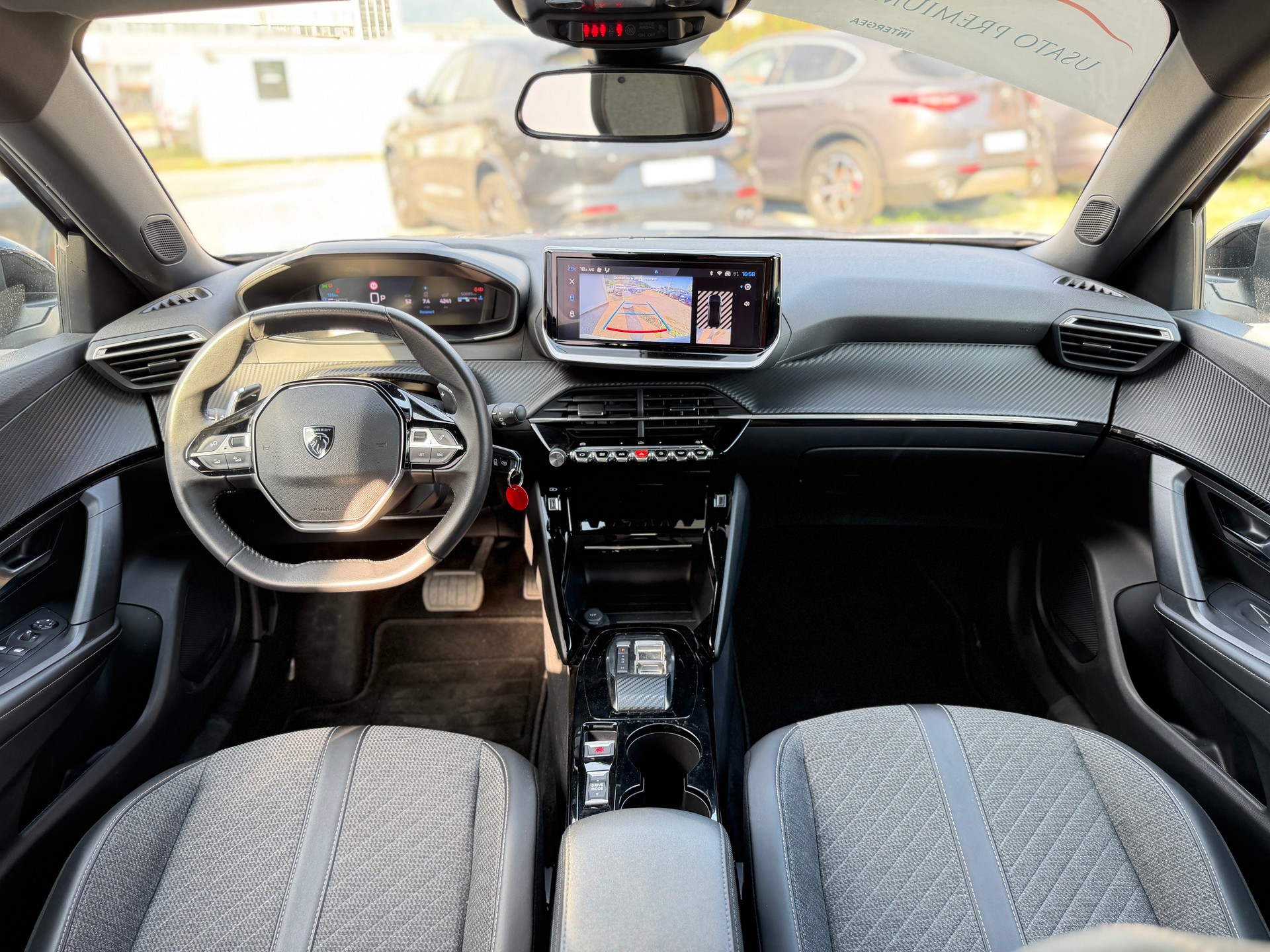 PEUGEOT 2008 1.2 PureTech Allure-image-7