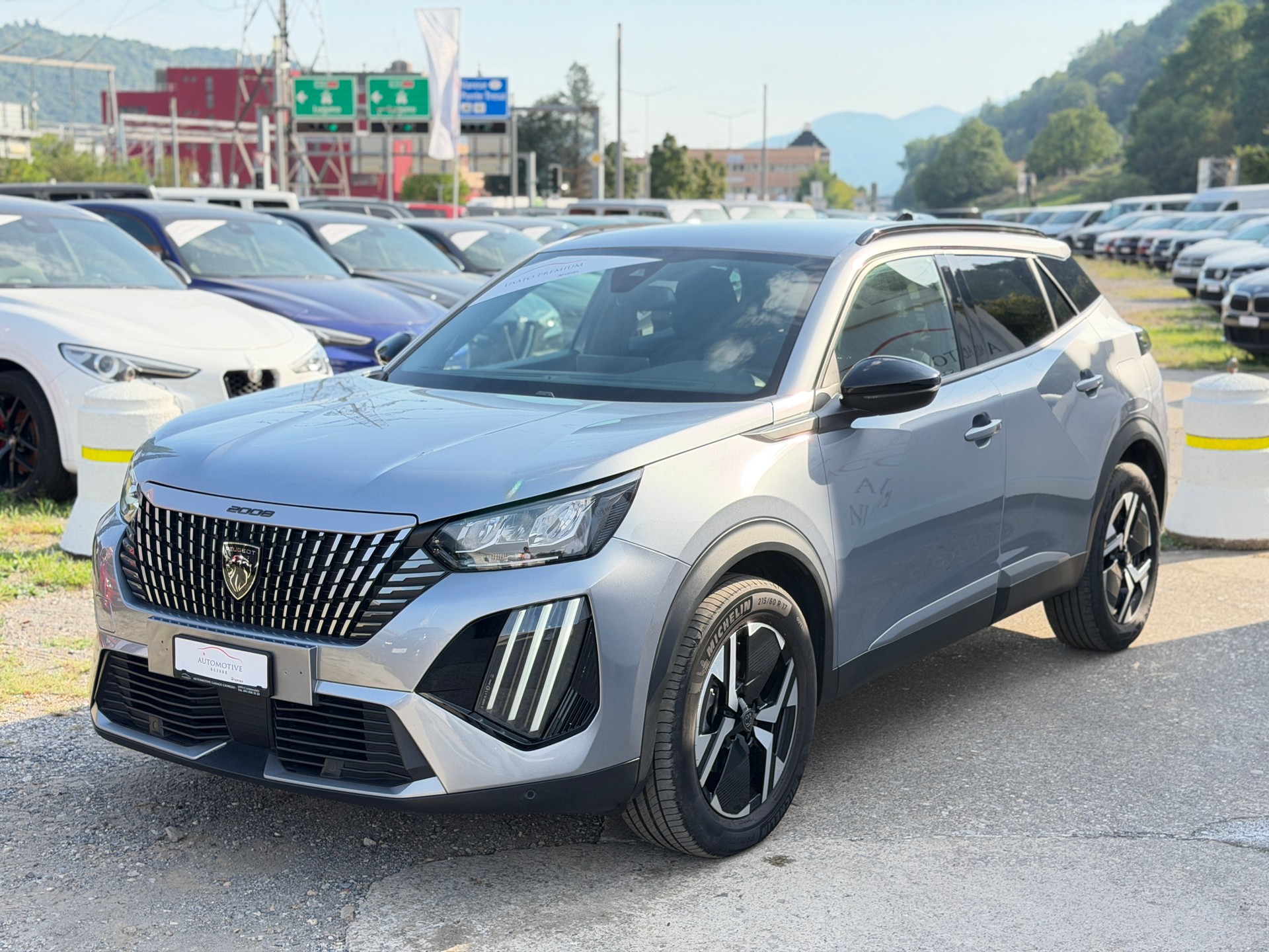 PEUGEOT 2008 1.2 PureTech Allure-image-1