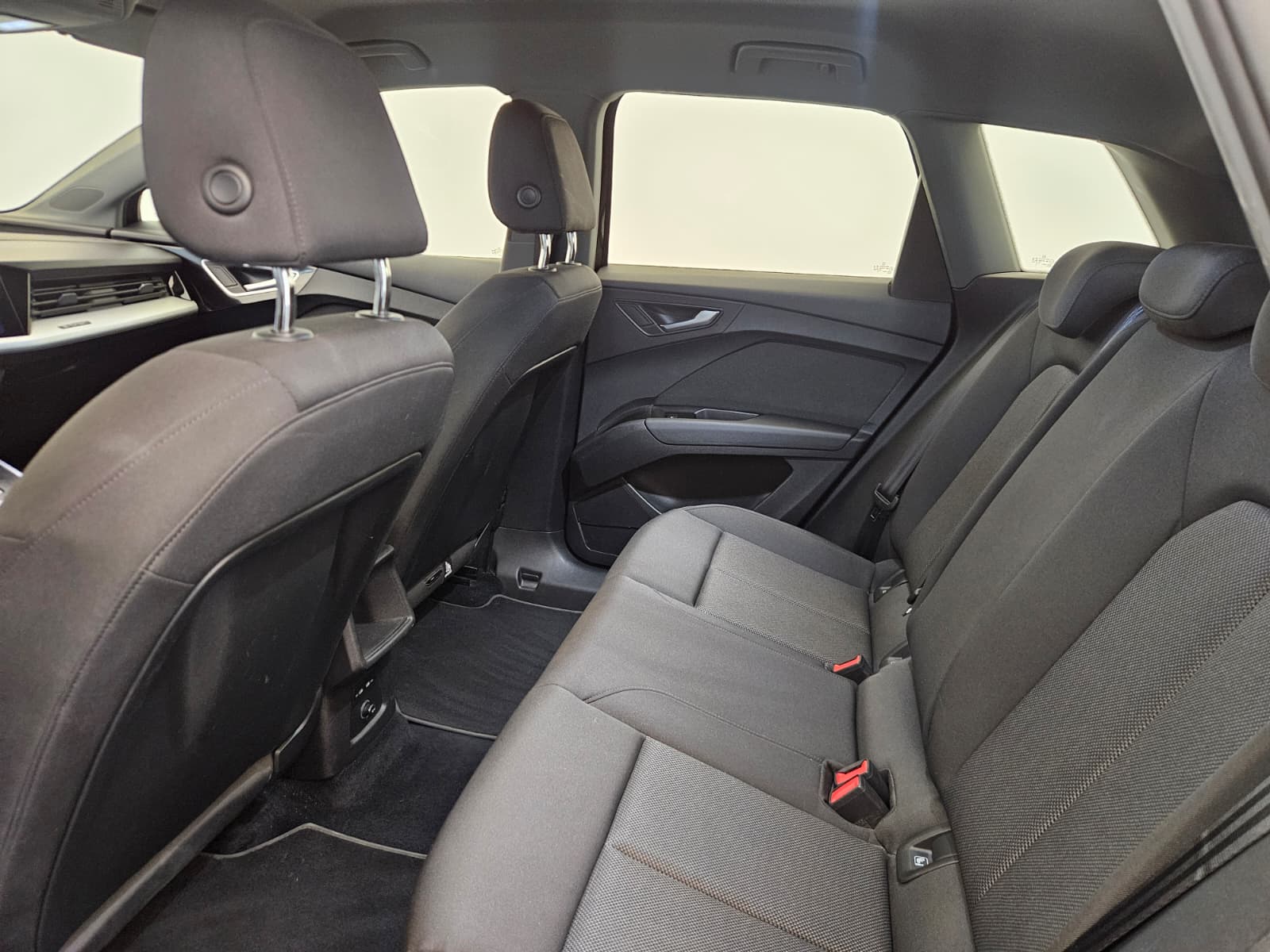 AUDI Q4 e-tron 50 quattro-image-12