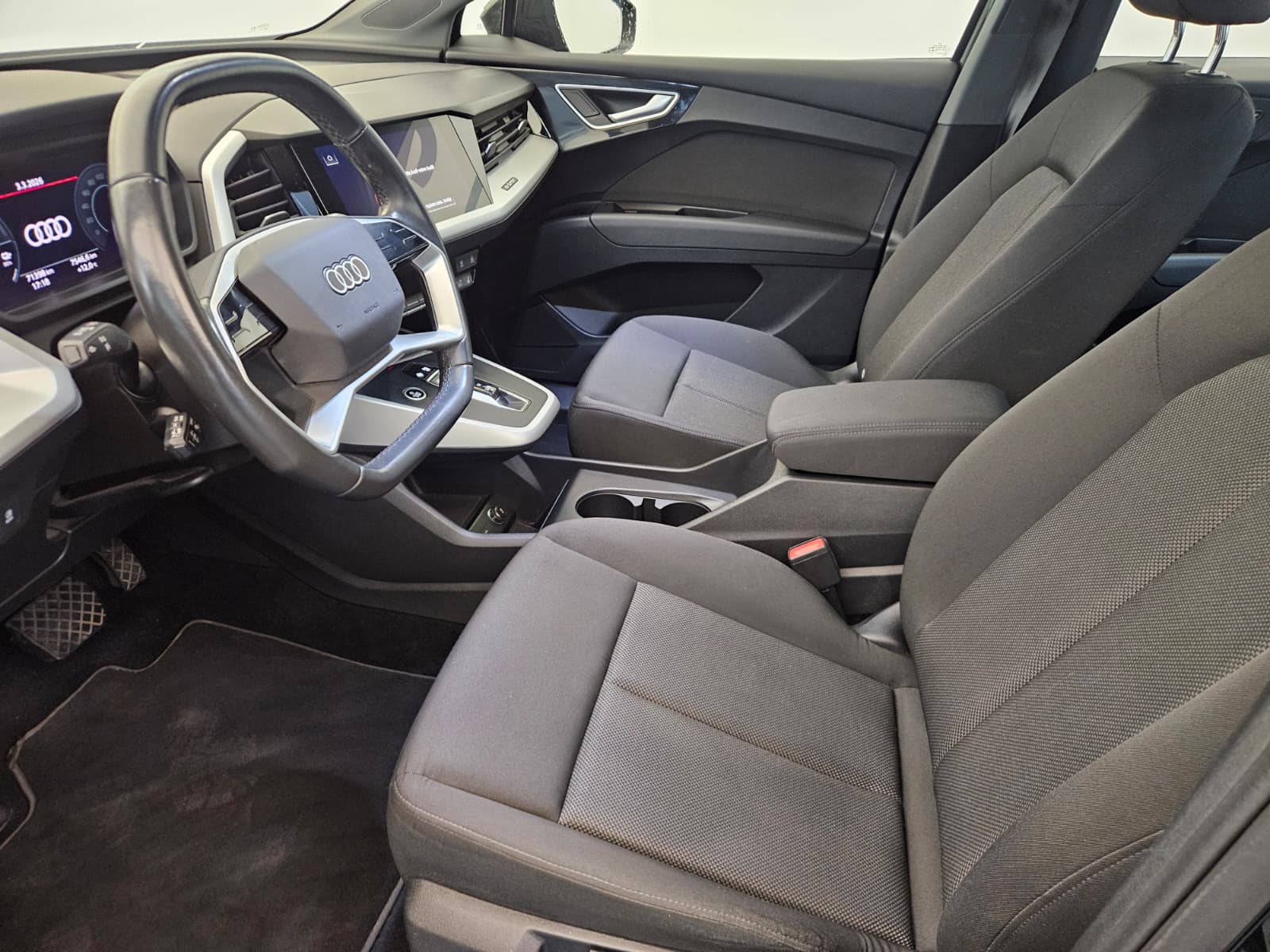 AUDI Q4 e-tron 50 quattro-image-10