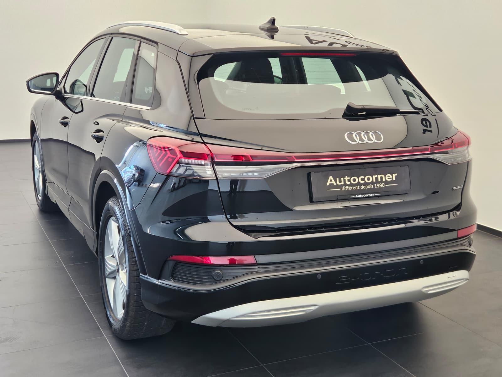 AUDI Q4 e-tron 50 quattro-image-8