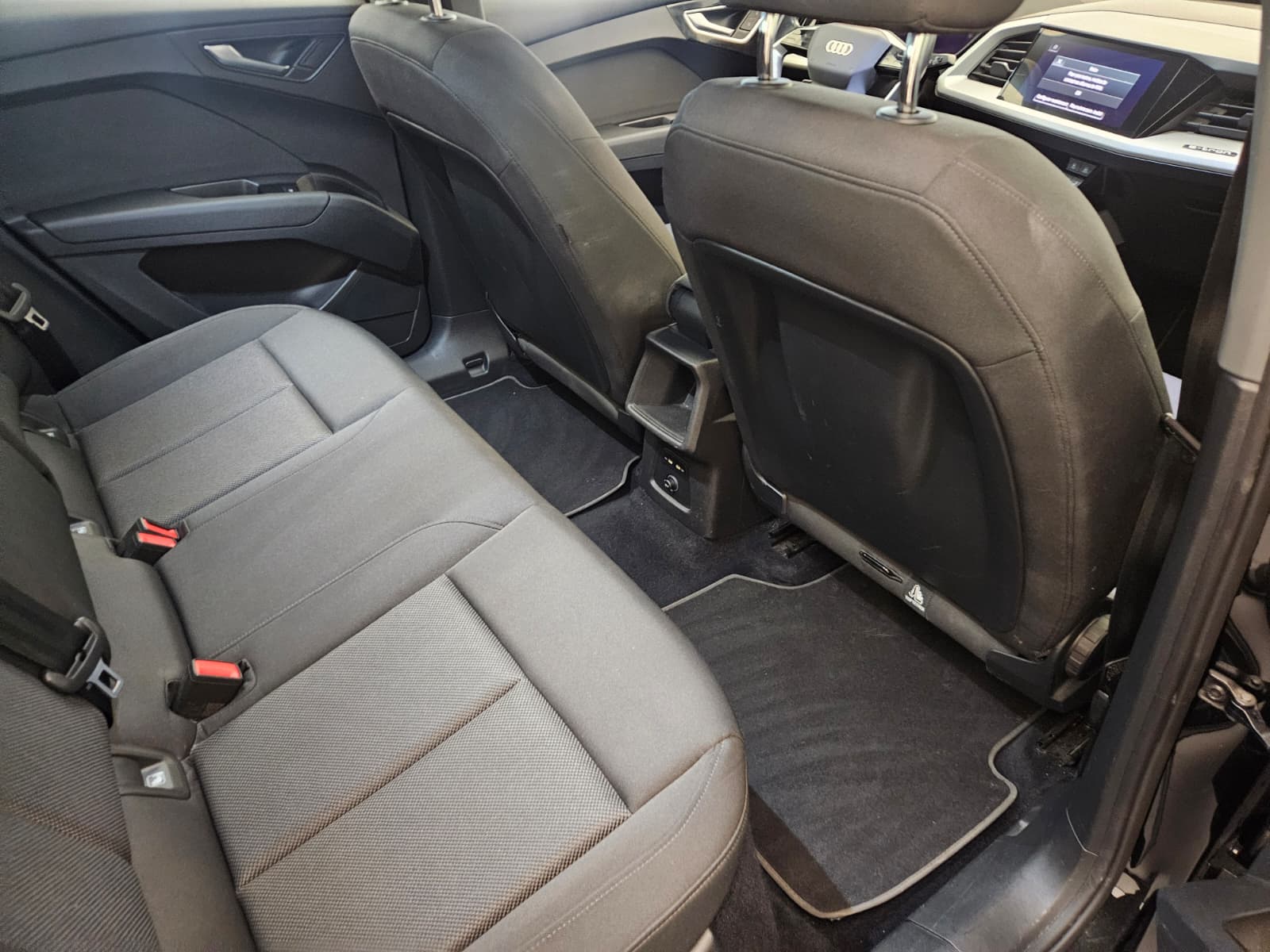 AUDI Q4 e-tron 50 quattro-image-13