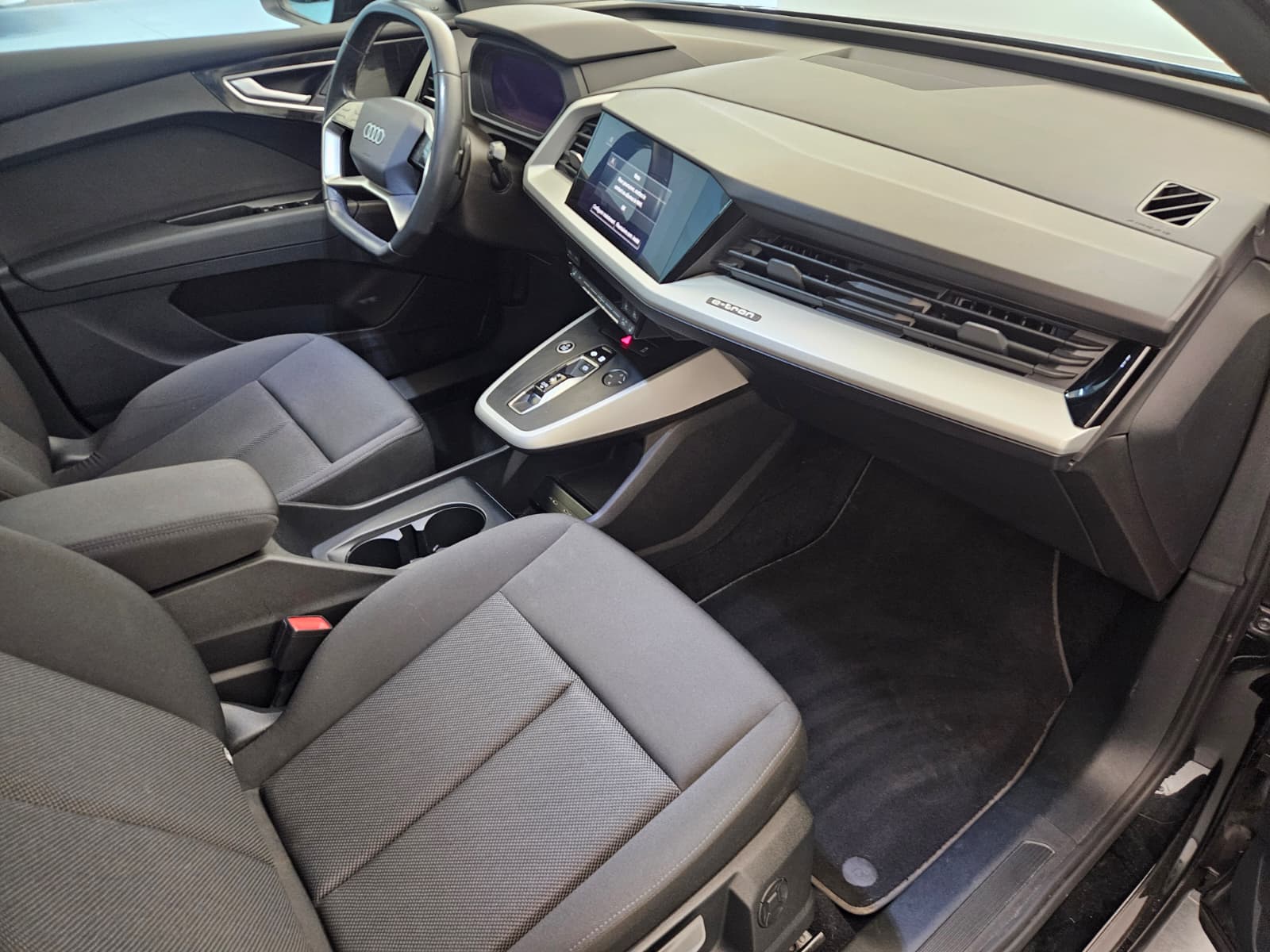AUDI Q4 e-tron 50 quattro-image-11
