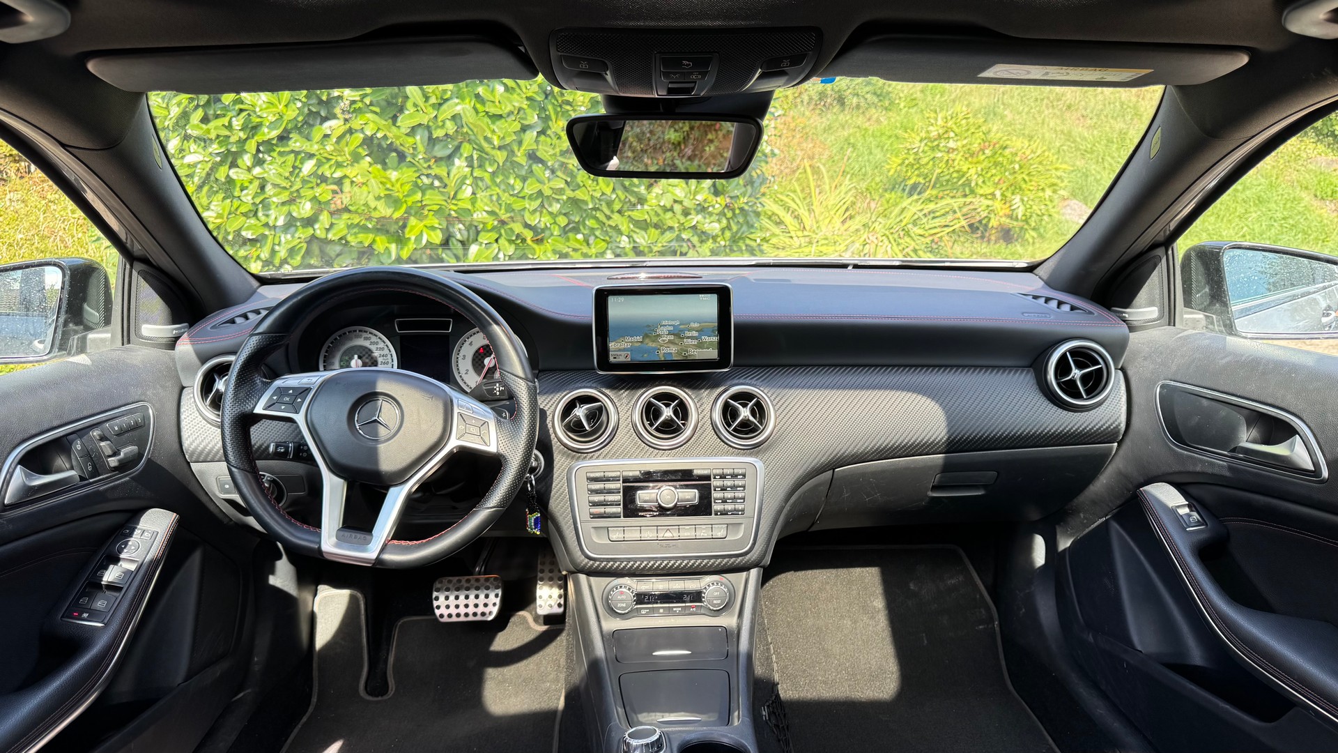 MERCEDES-BENZ A 250 AMG Line 4m-image-1