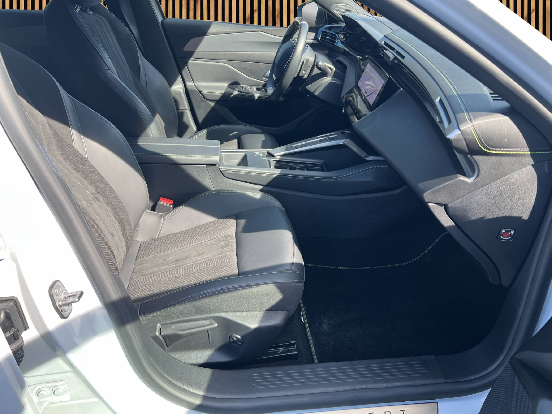 PEUGEOT 308 SW 1.2 PureTech GT-image-15