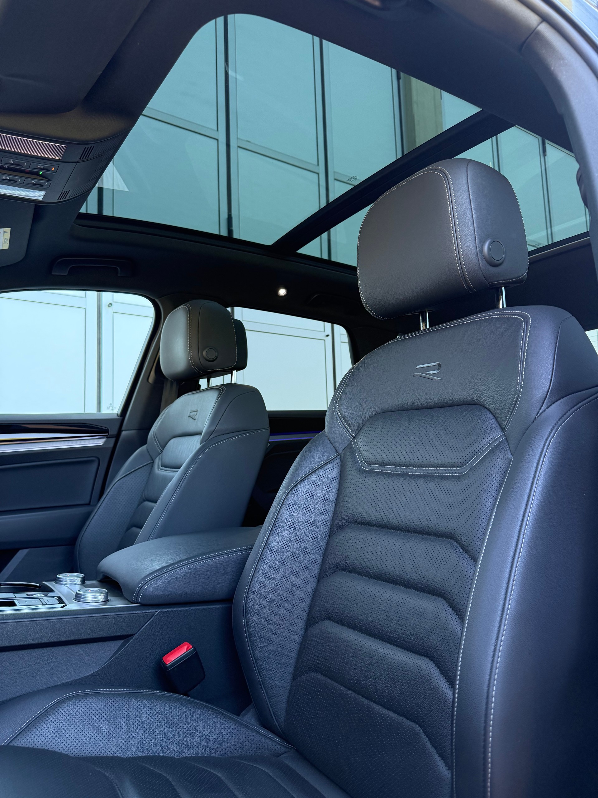 VW Touareg 3.0 TSI eHybrid R Tiptronic-image-14