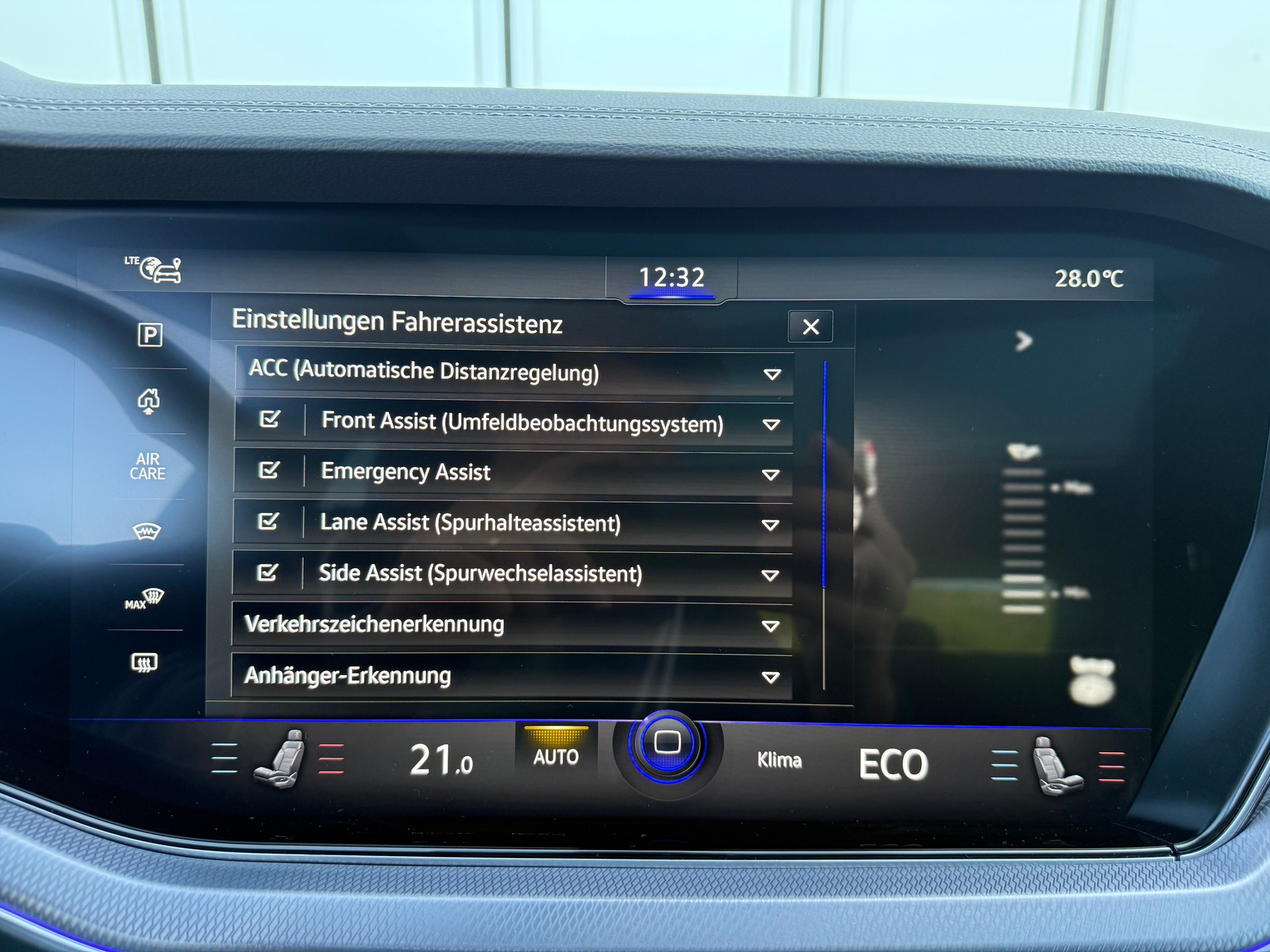 VW Touareg 3.0 TSI eHybrid R Tiptronic-image-9