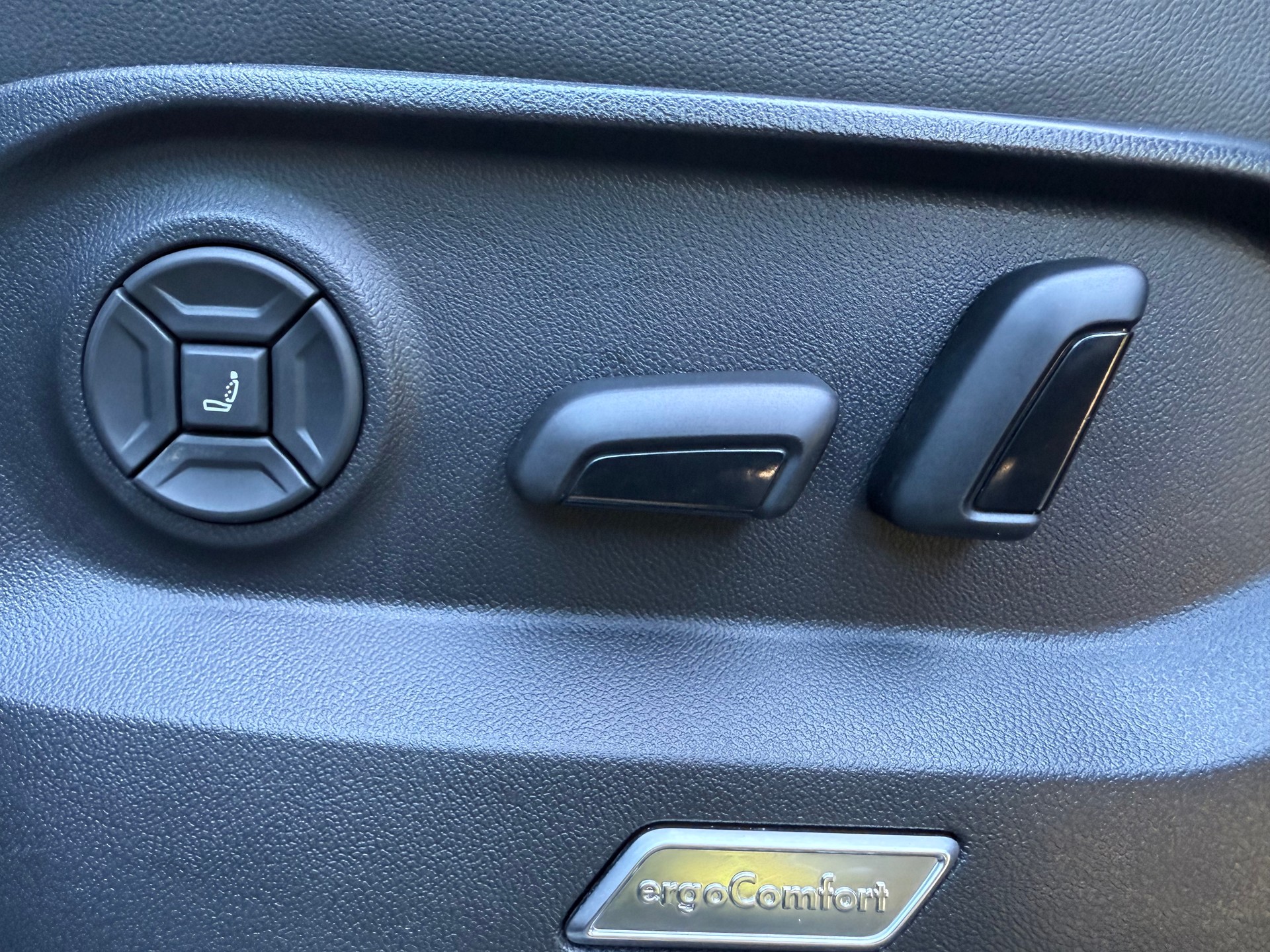 VW Touareg 3.0 TSI eHybrid R Tiptronic-image-13