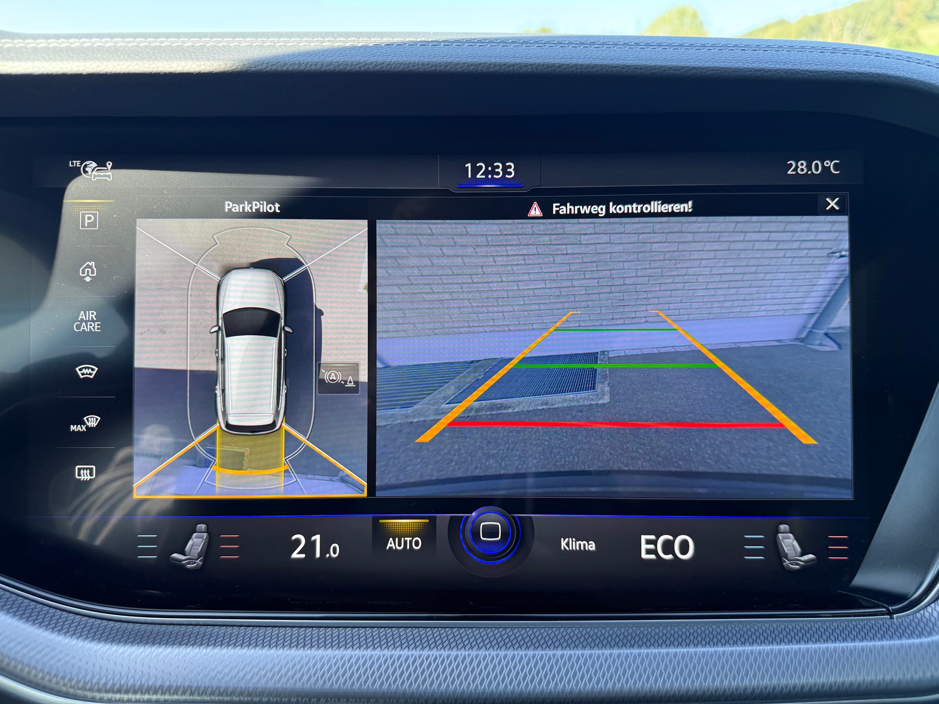 VW Touareg 3.0 TSI eHybrid R Tiptronic-image-10