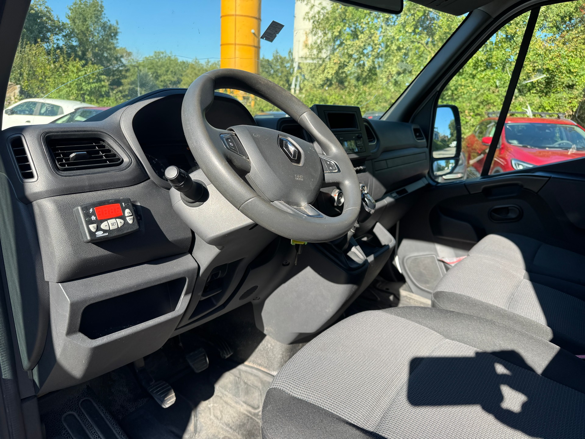 RENAULT Master T35 ENERGY 2.3dCi 150 L3H2-image-2