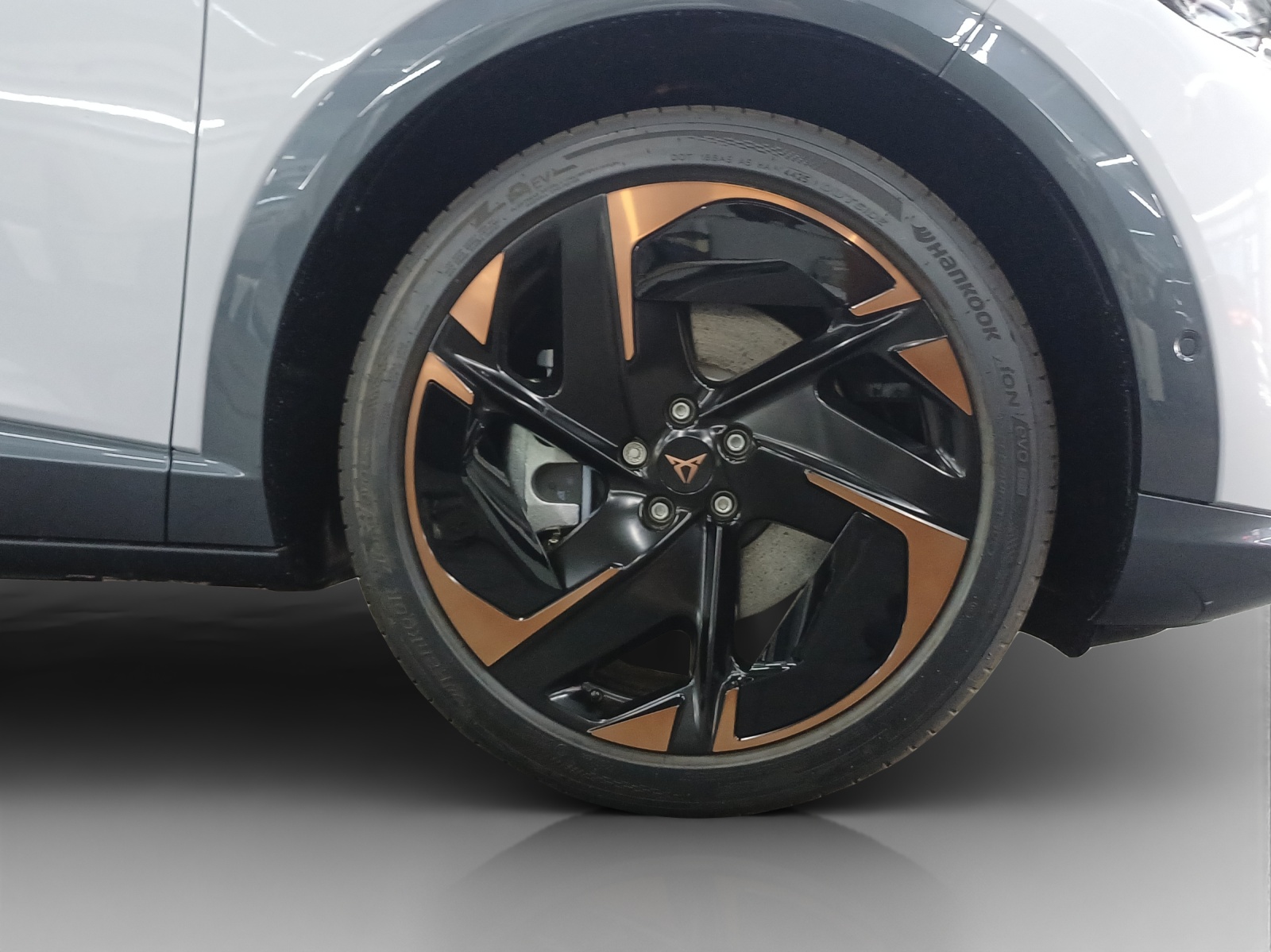CUPRA Tavascan Type 9 77 kWh Adrenaline-image-14