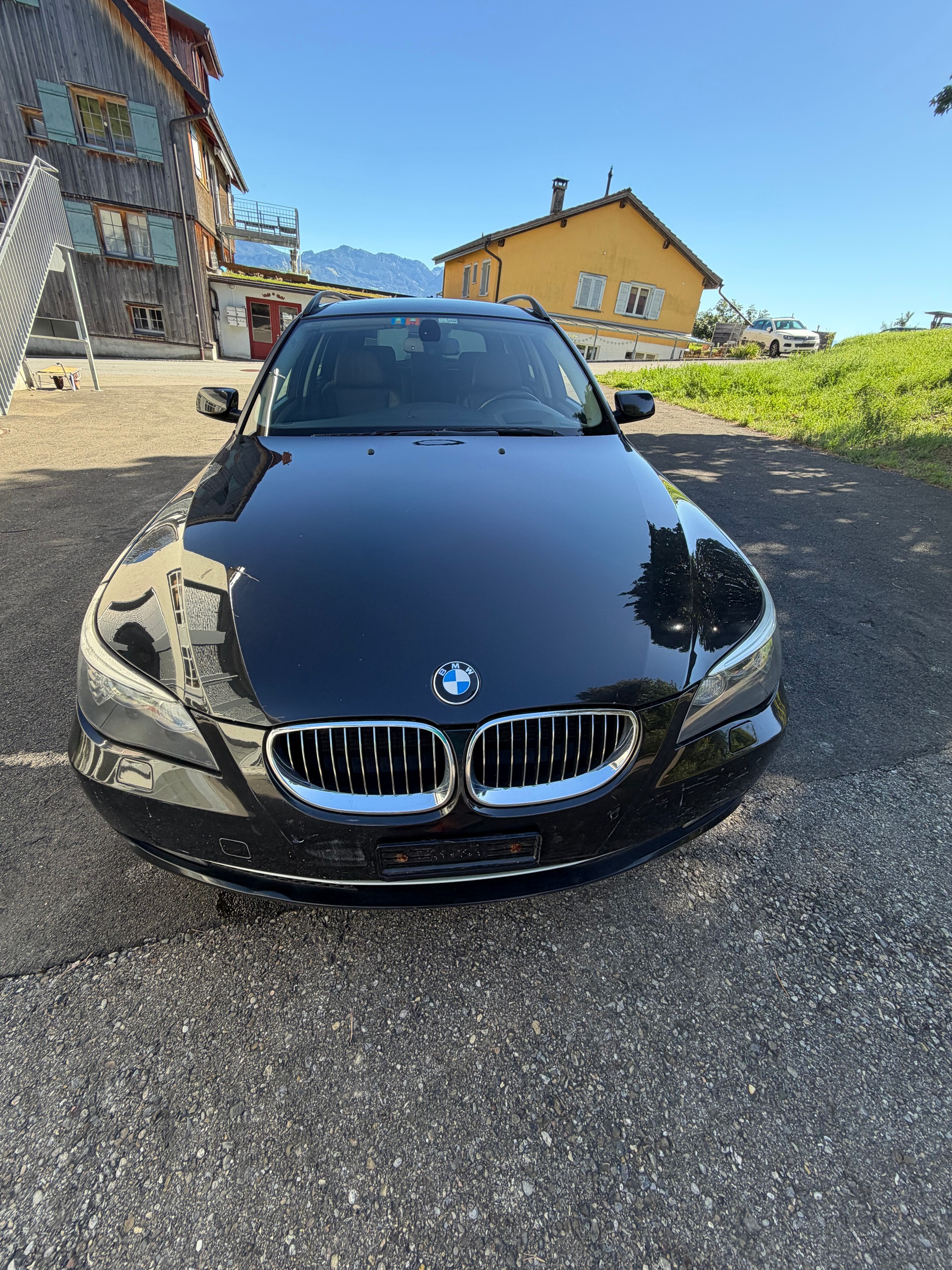 BMW 530xd Touring-image-0