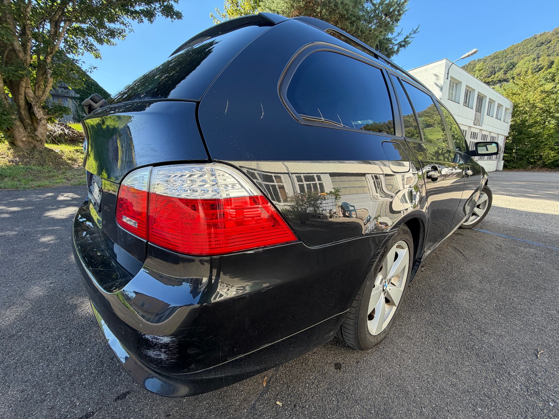 BMW 530xd Touring-image-9