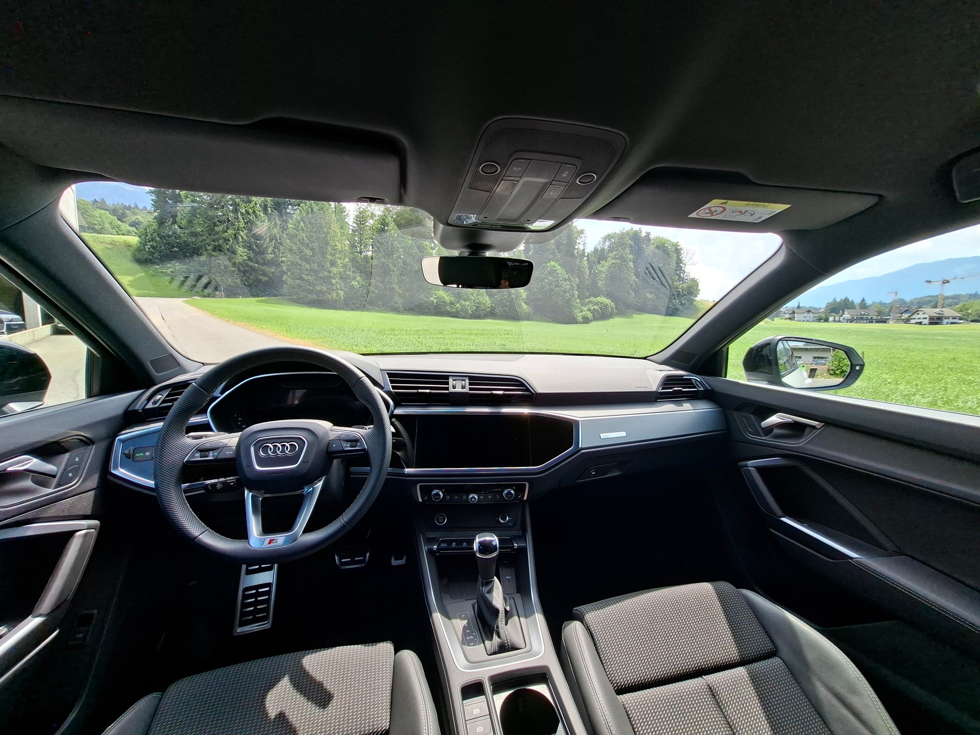 AUDI Q3 Sportback 35 TFSI Attraction S-tronic *Anhängerkupplung+Servicepaket*-image-8