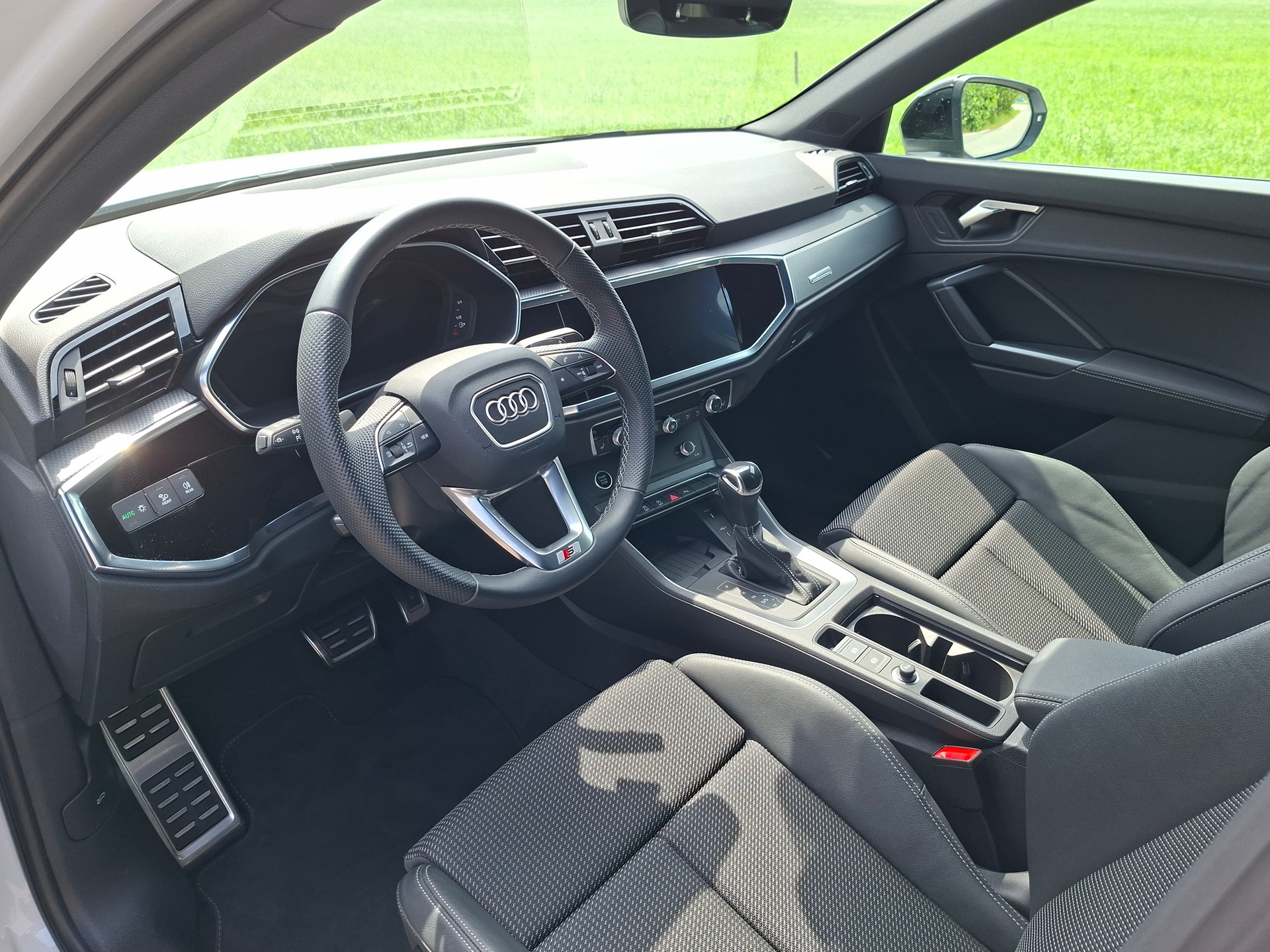 AUDI Q3 Sportback 35 TFSI Attraction S-tronic *Anhängerkupplung+Servicepaket*-image-7