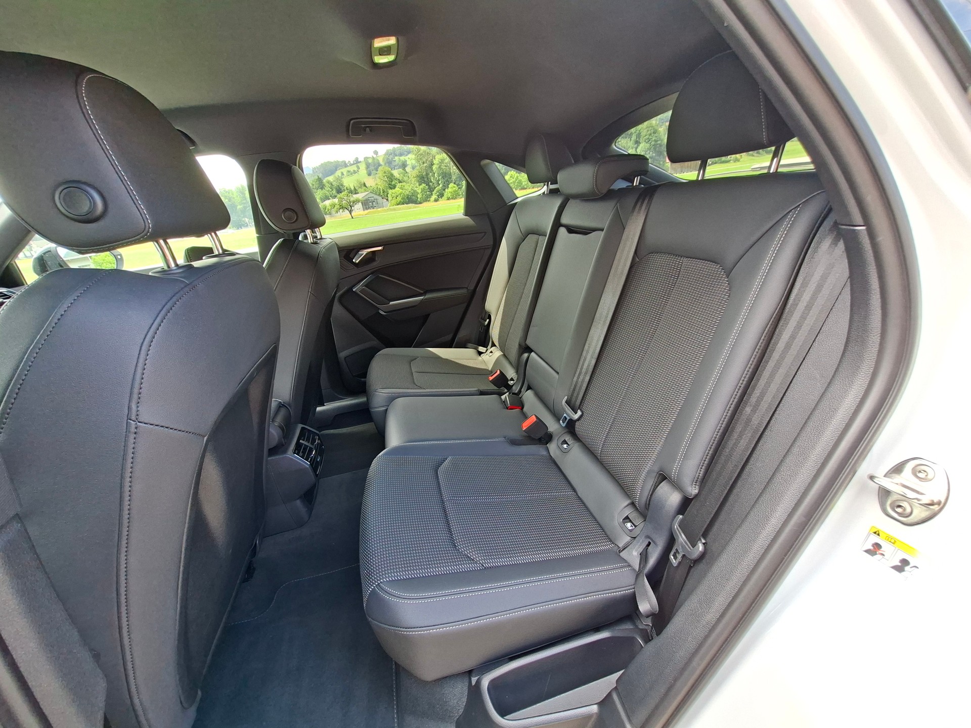 AUDI Q3 Sportback 35 TFSI Attraction S-tronic *Anhängerkupplung+Servicepaket*-image-14