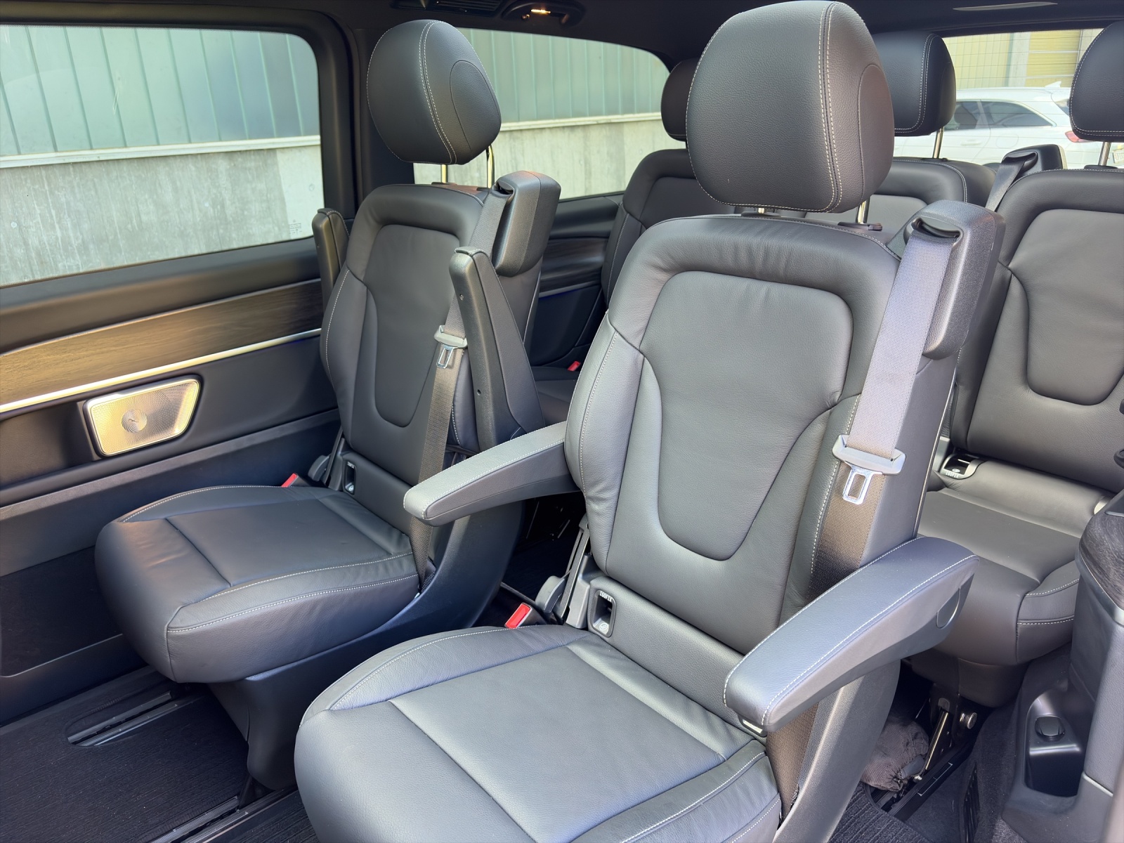 MERCEDES-BENZ V 300 d lang Avantgarde 4Matic 9G-Tronic-image-13