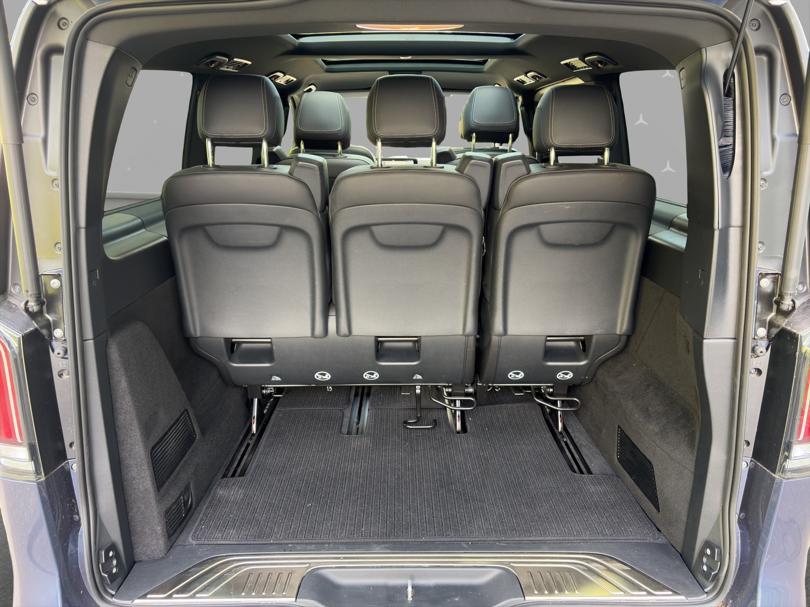 MERCEDES-BENZ V 300 d lang Avantgarde 4Matic 9G-Tronic-image-14