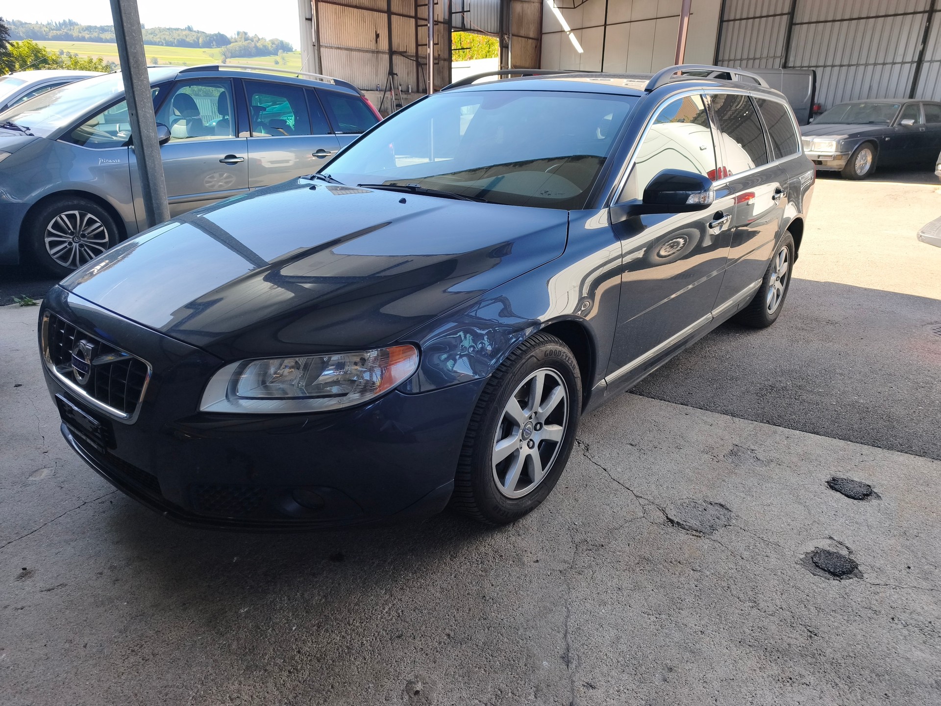 VOLVO V70 D3 Summum Geartronic-image-2