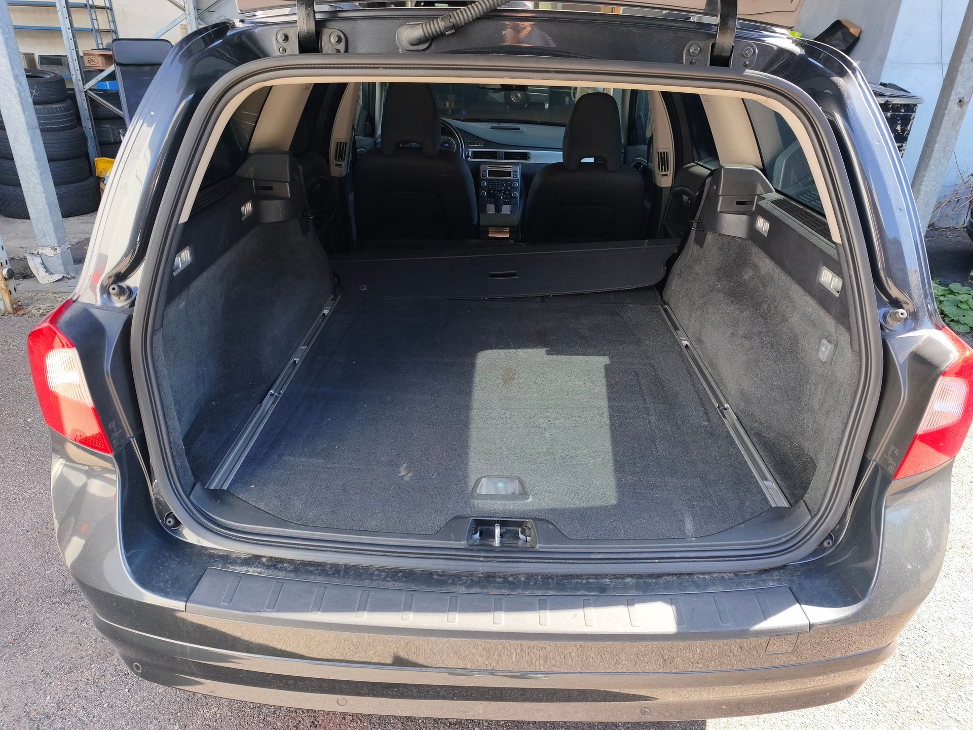 VOLVO V70 D3 Summum Geartronic-image-11