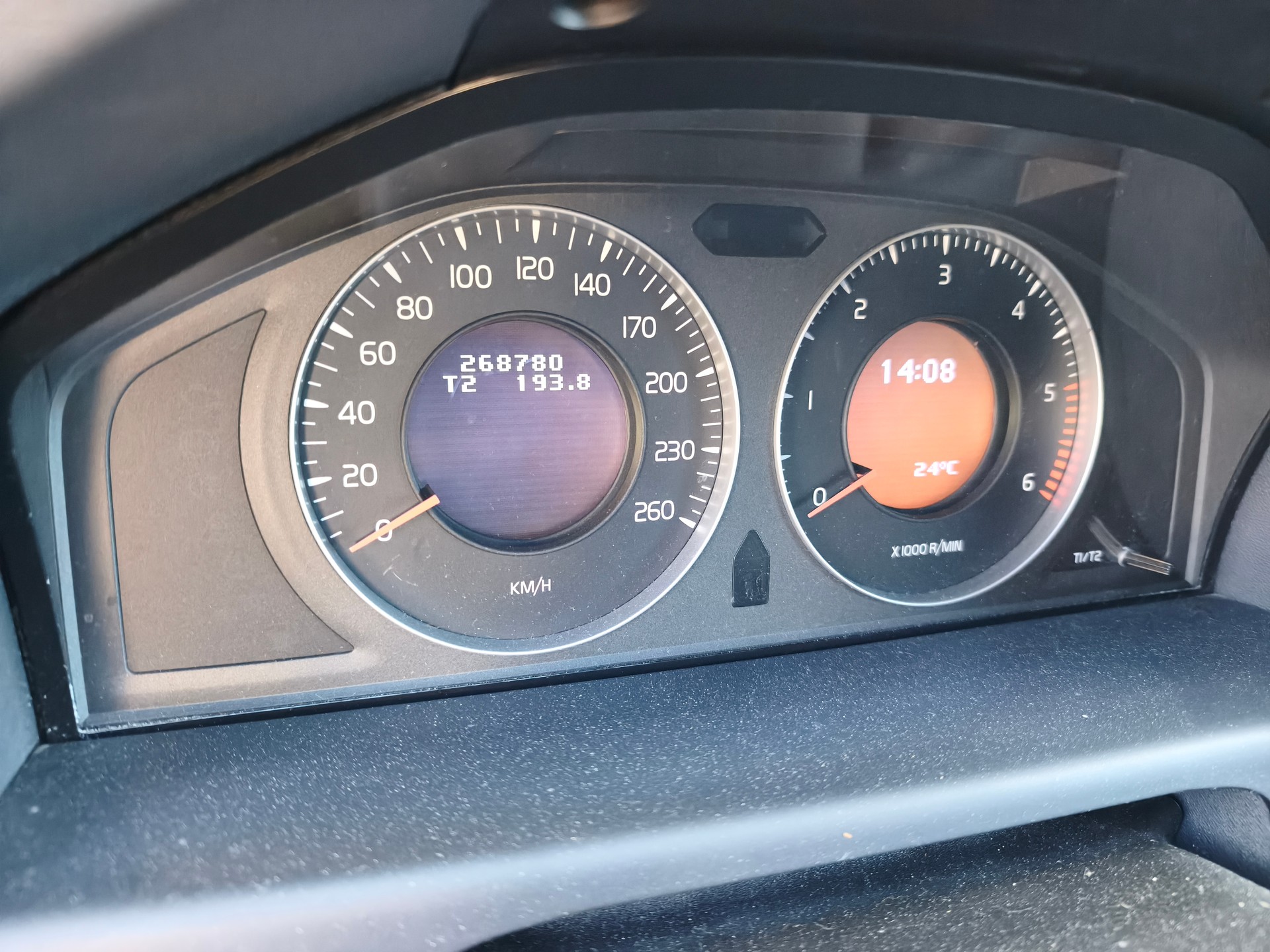 VOLVO V70 D3 Summum Geartronic-image-10