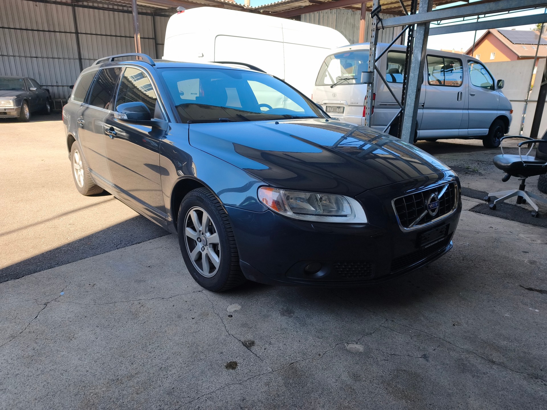 VOLVO V70 D3 Summum Geartronic-image-0