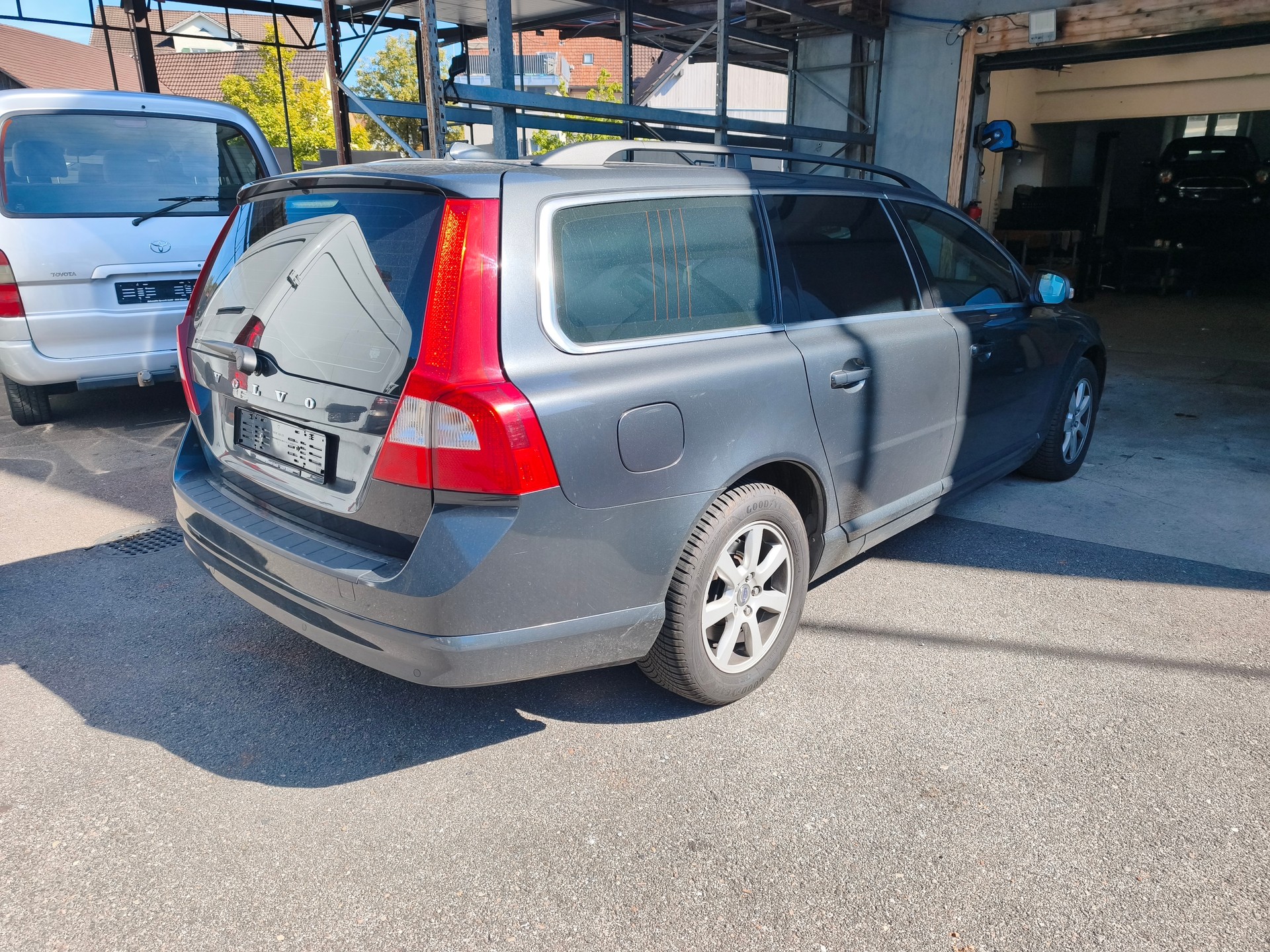 VOLVO V70 D3 Summum Geartronic-image-4