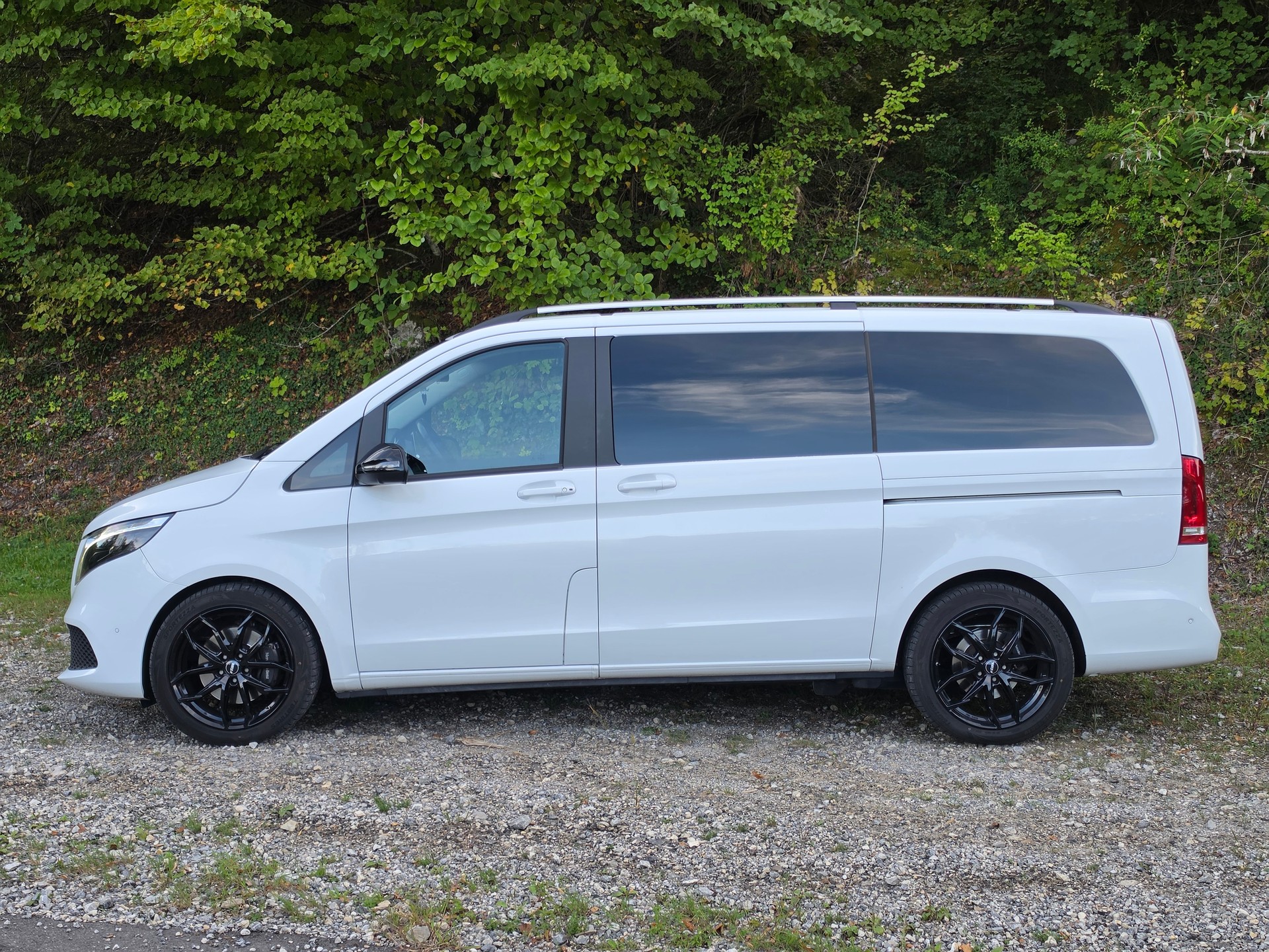 MERCEDES-BENZ V 250 d Trend lang-image-1