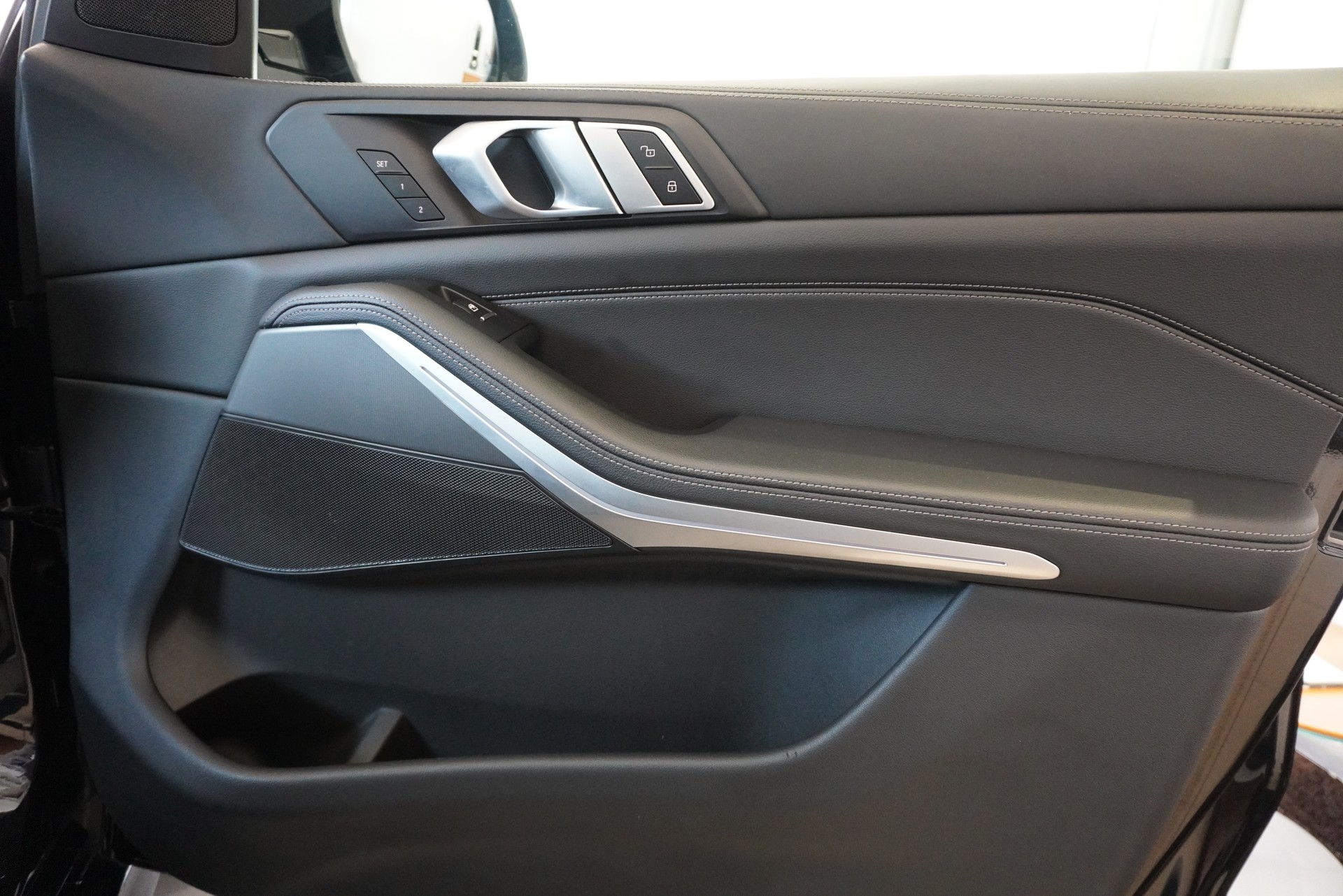 BMW X5 xDrive 48V 40d M Sport Steptronic-image-15