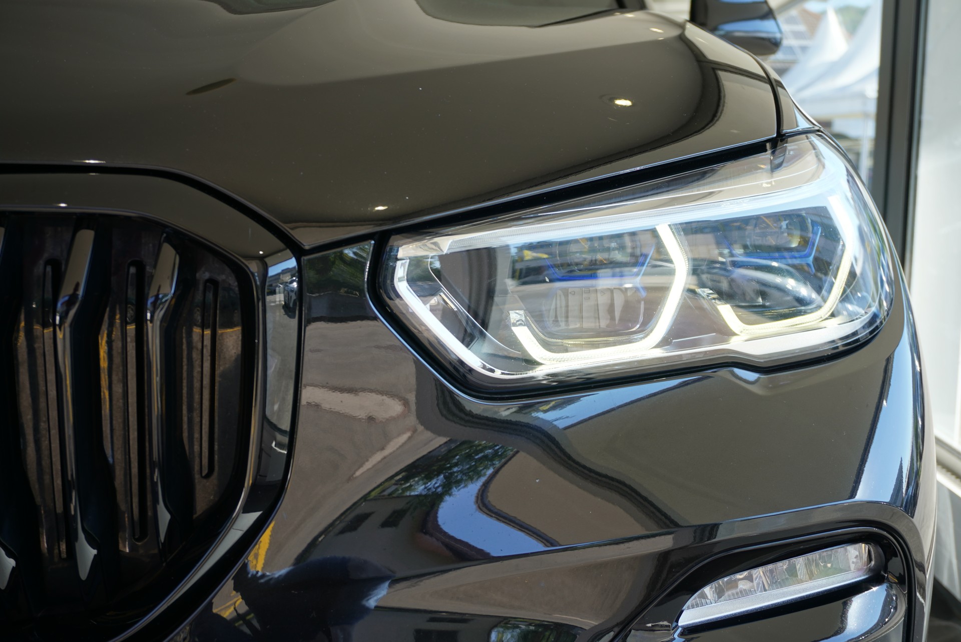 BMW X5 xDrive 48V 40d M Sport Steptronic-image-22